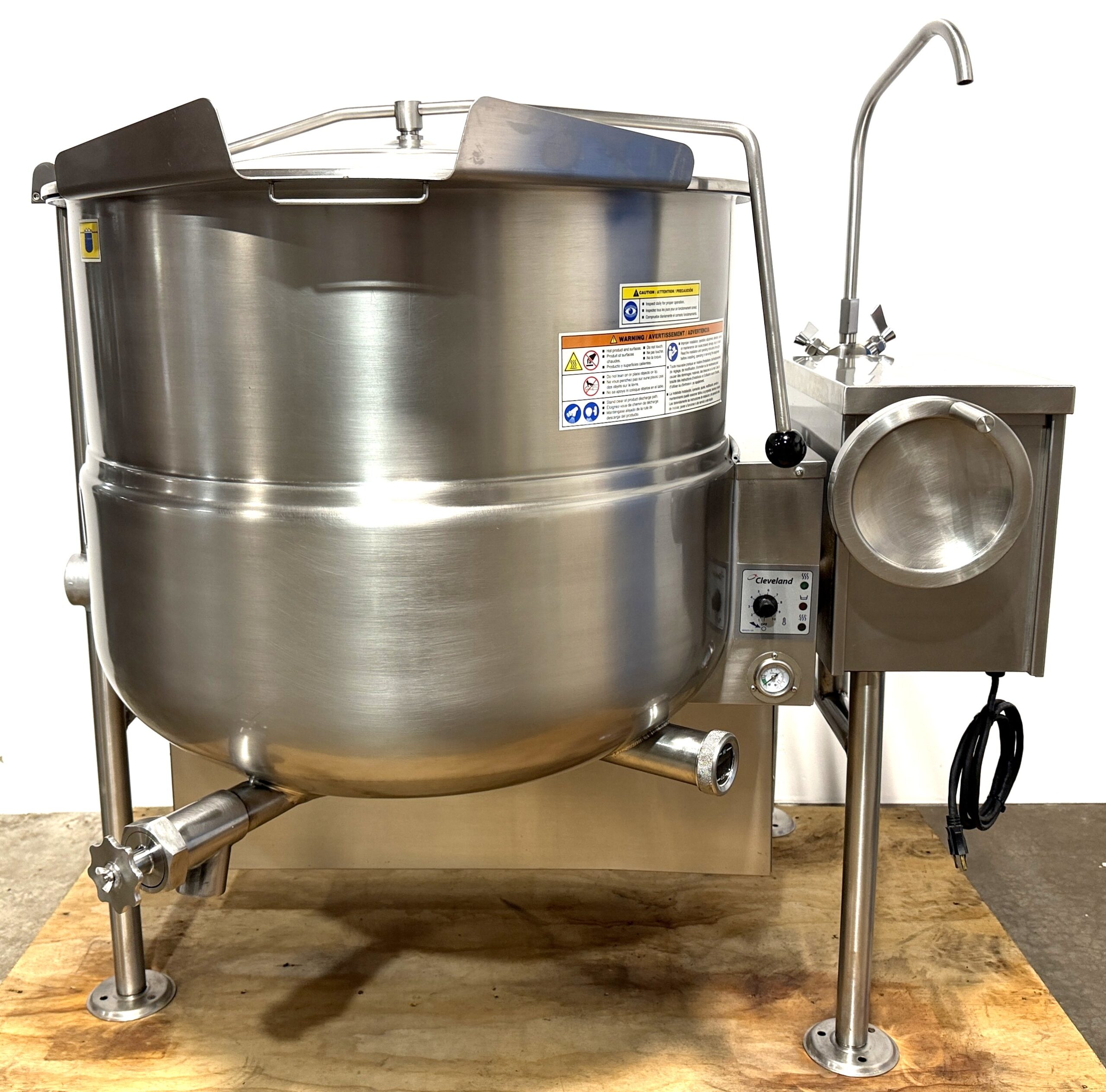 Cleveland 60 gallon, natural gas, tilting kettle (model: KGL-60-T) Refurbished w/WARRANTY