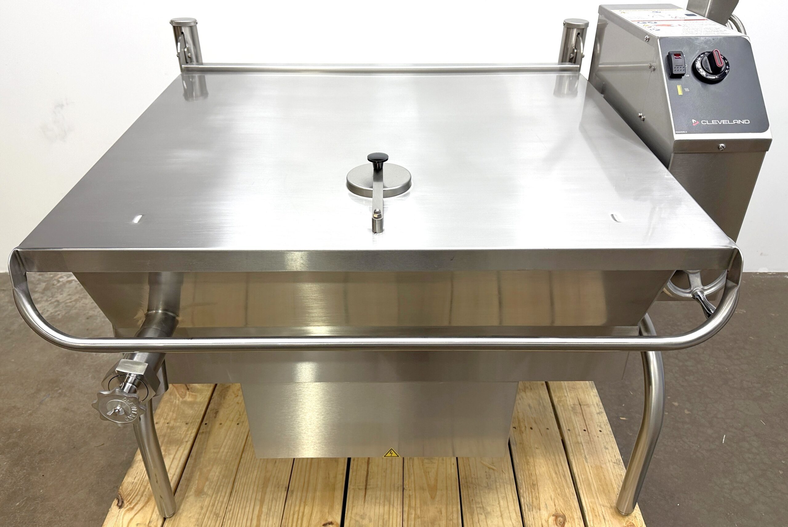 2023 model Cleveland 40 gallon, Natural gas braising pan (NEW OPEN BOX) - Image 3