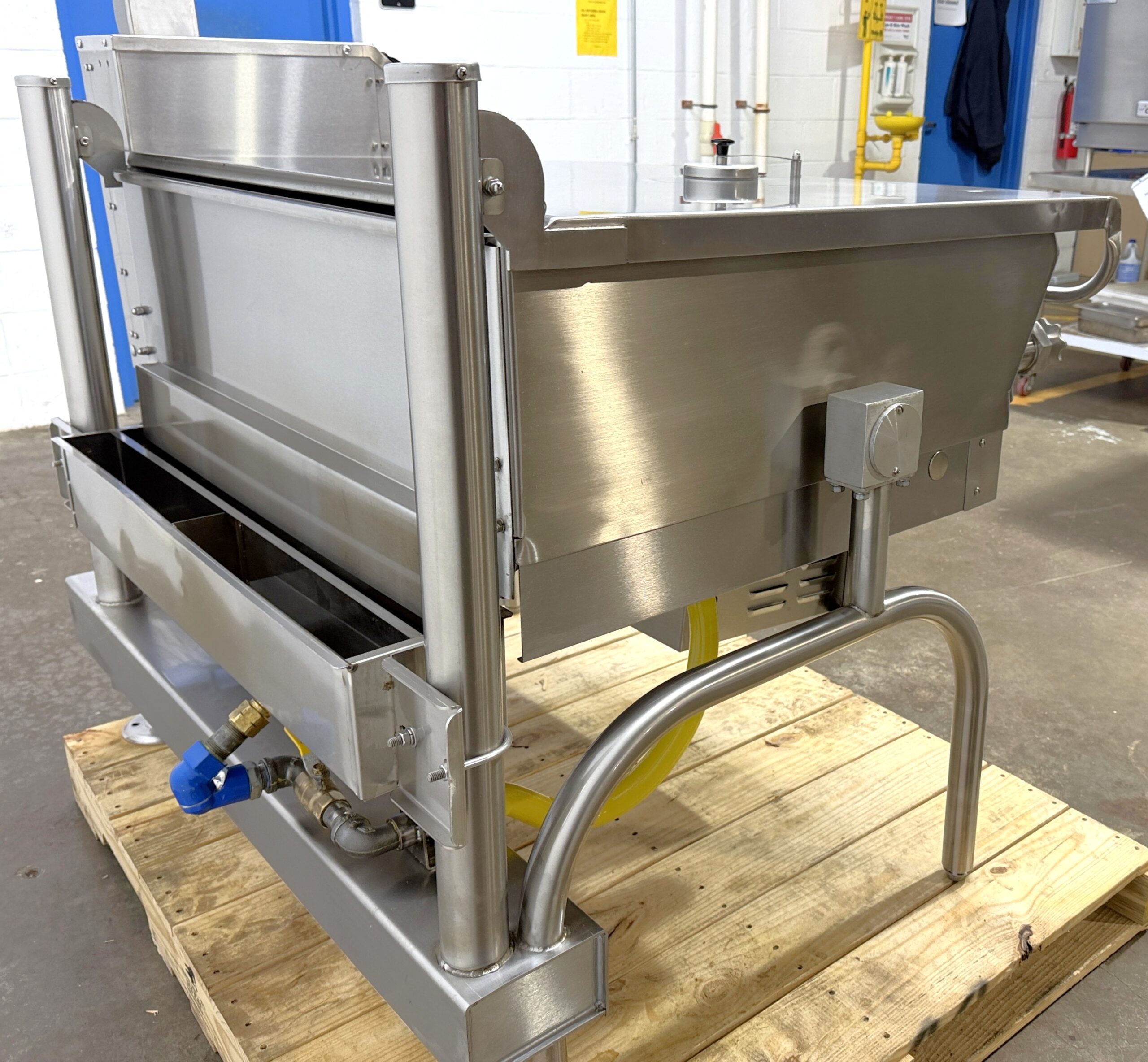 2023 model Cleveland 40 gallon, Natural gas braising pan (NEW OPEN BOX) - Image 16