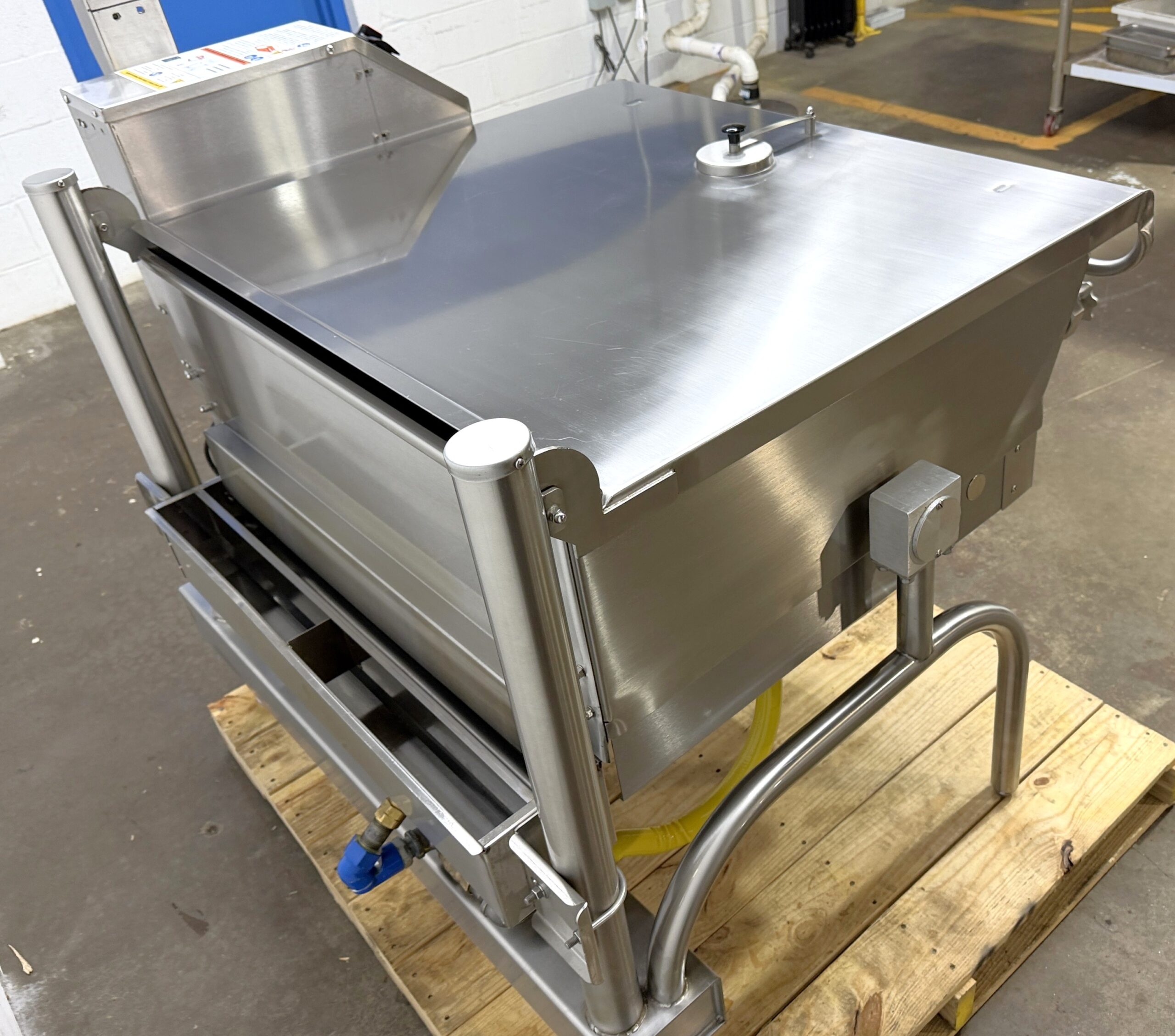 2023 model Cleveland 40 gallon, Natural gas braising pan (NEW OPEN BOX) - Image 15