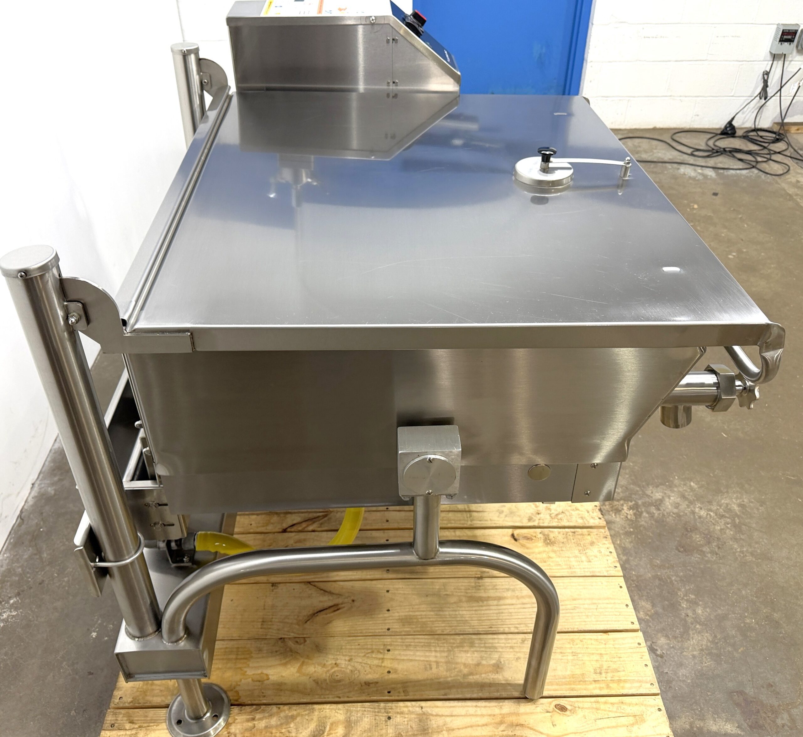2023 model Cleveland 40 gallon, Natural gas braising pan (NEW OPEN BOX) - Image 13