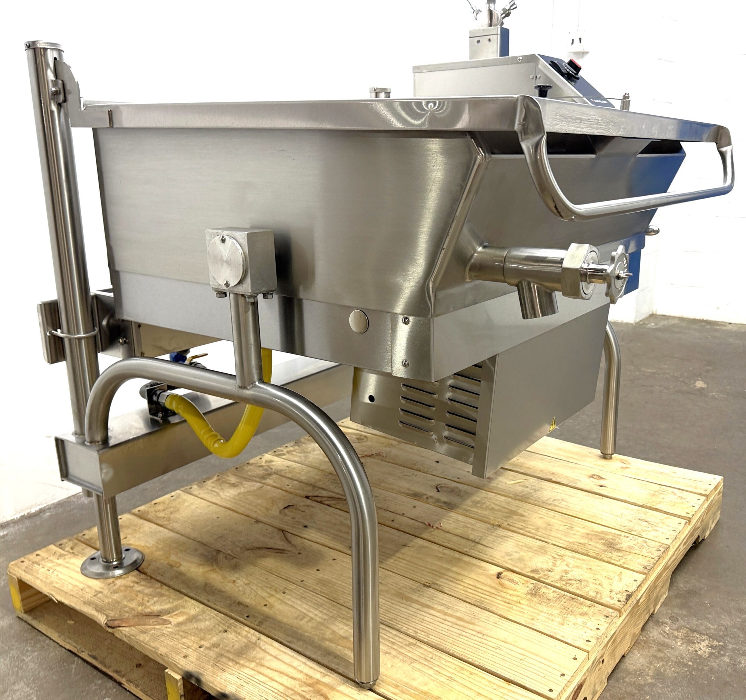 2023 model Cleveland 40 gallon, Natural gas braising pan (NEW OPEN BOX) - Image 12