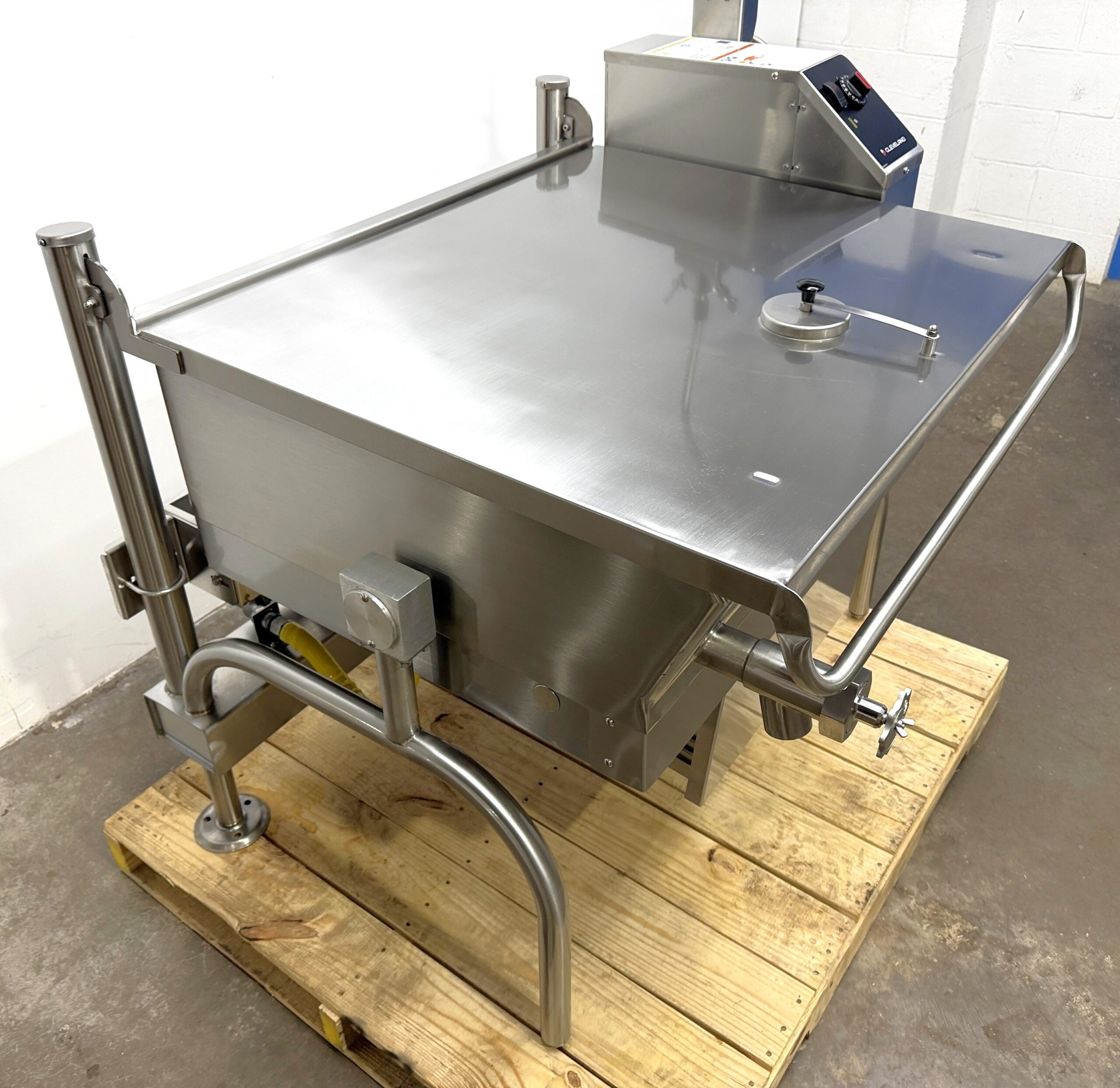 2023 model Cleveland 40 gallon, Natural gas braising pan (NEW OPEN BOX) - Image 11