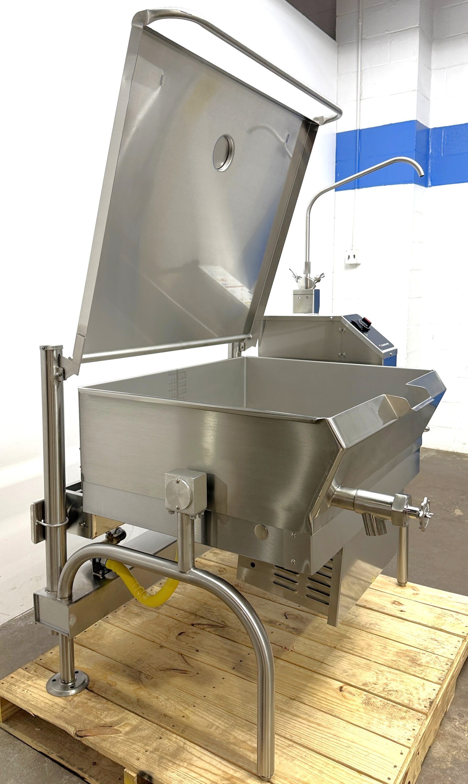 2023 model Cleveland 40 gallon, Natural gas braising pan (NEW OPEN BOX) - Image 8