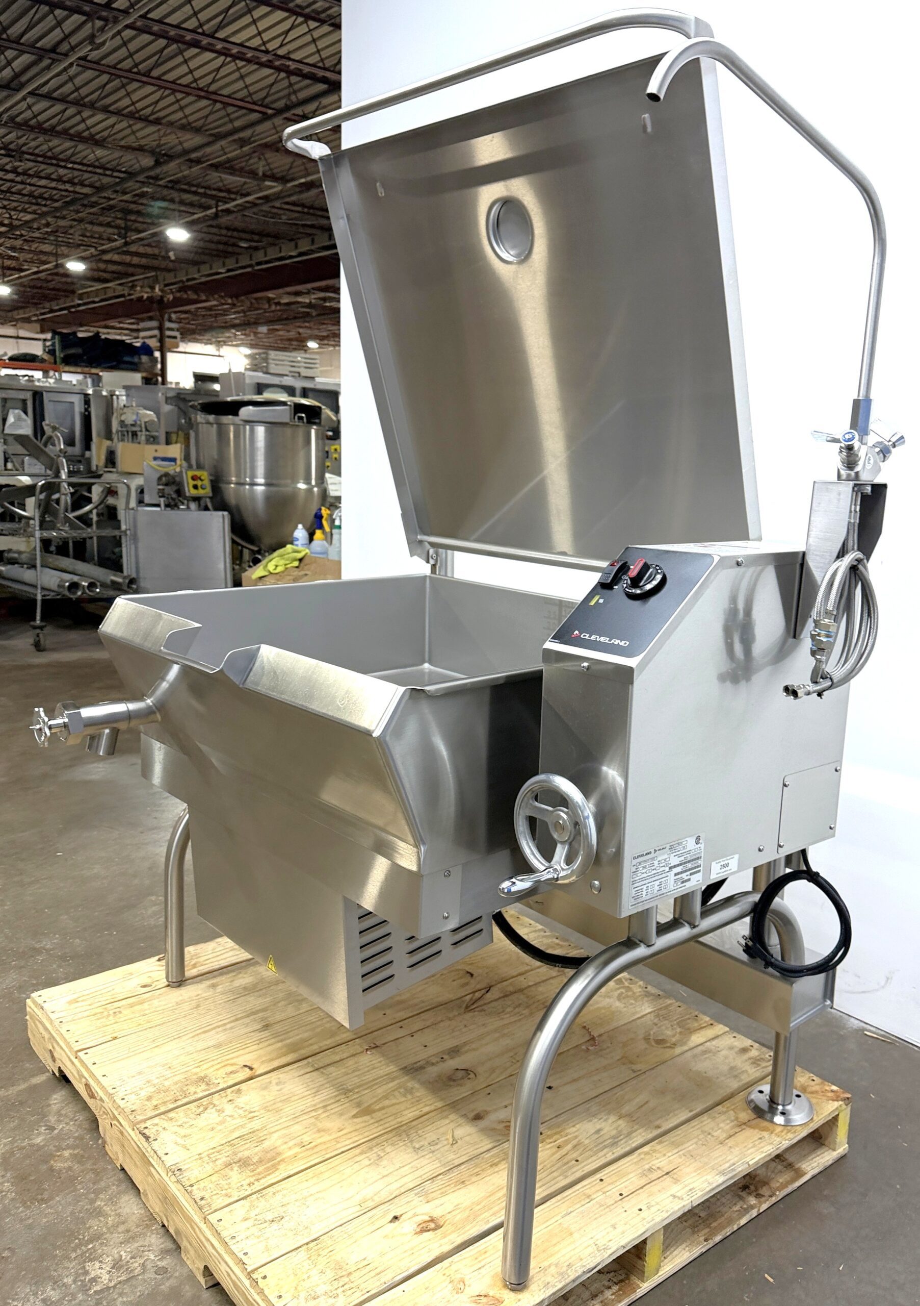 2023 model Cleveland 40 gallon, Natural gas braising pan (NEW OPEN BOX) - Image 7