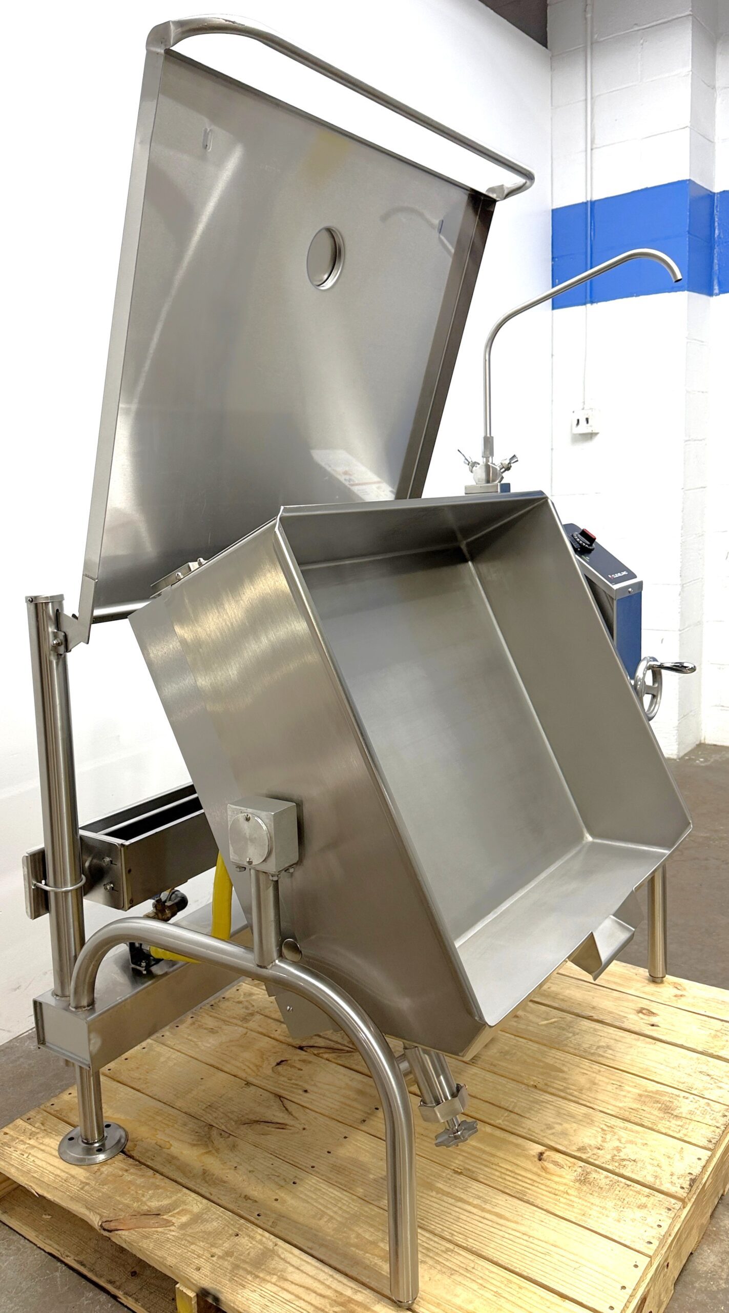 2023 model Cleveland 40 gallon, Natural gas braising pan (NEW OPEN BOX) - Image 5