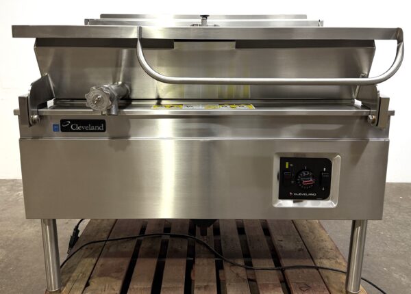 Cleveland 40 gallon, Natural gas, Braising pan w/ Power Tilt (Refurbished w/Warranty)