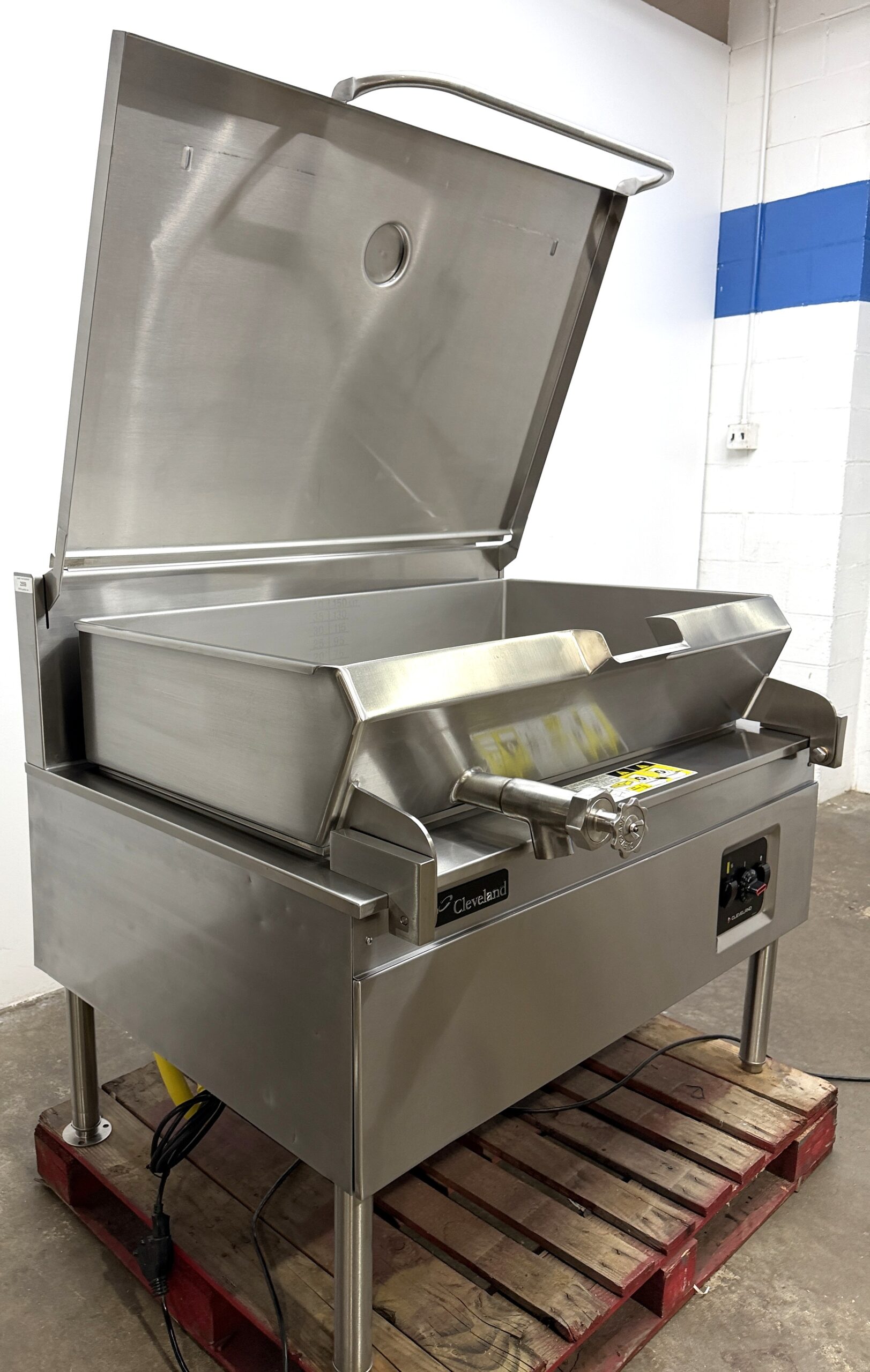 Cleveland 40 gallon, Natural gas, Braising pan w/ Power Tilt (Refurbished w/Warranty) - Image 10
