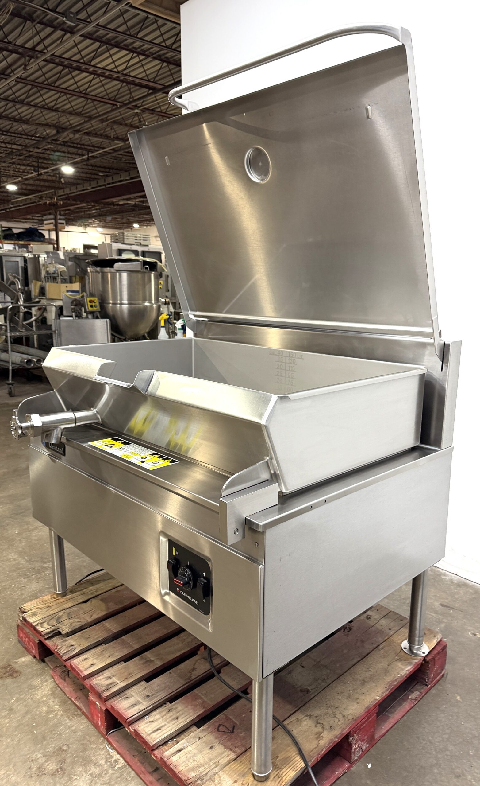 Cleveland 40 gallon, Natural gas, Braising pan w/ Power Tilt (Refurbished w/Warranty) - Image 9