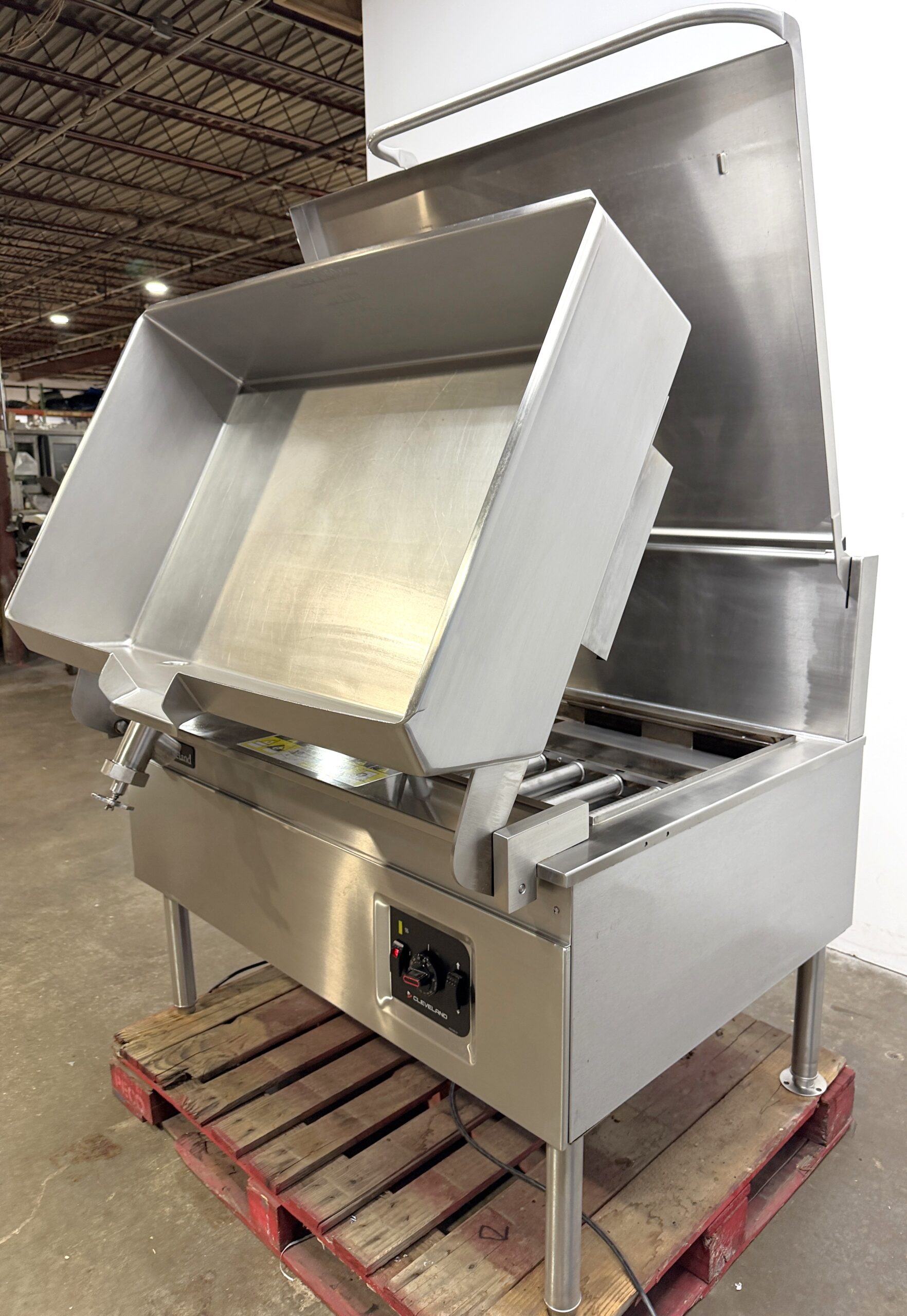 Cleveland 40 gallon, Natural gas, Braising pan w/ Power Tilt (Refurbished w/Warranty) - Image 5