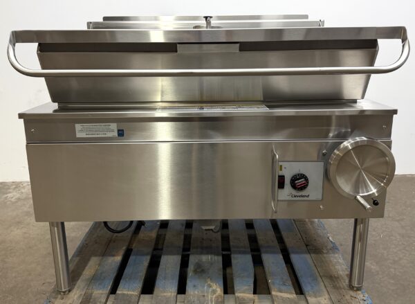 Cleveland 40 gallon, Natural gas, Braising pan (Refurbished w/Warranty)