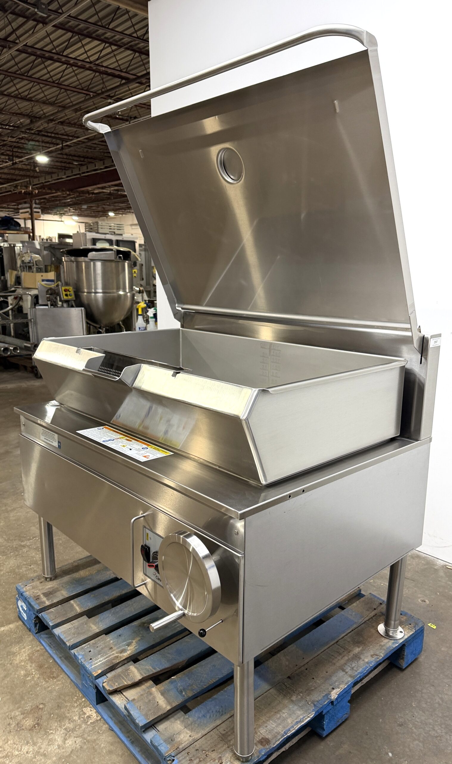 Cleveland 40 gallon, Natural gas, Braising pan (Refurbished w/Warranty) - Image 9