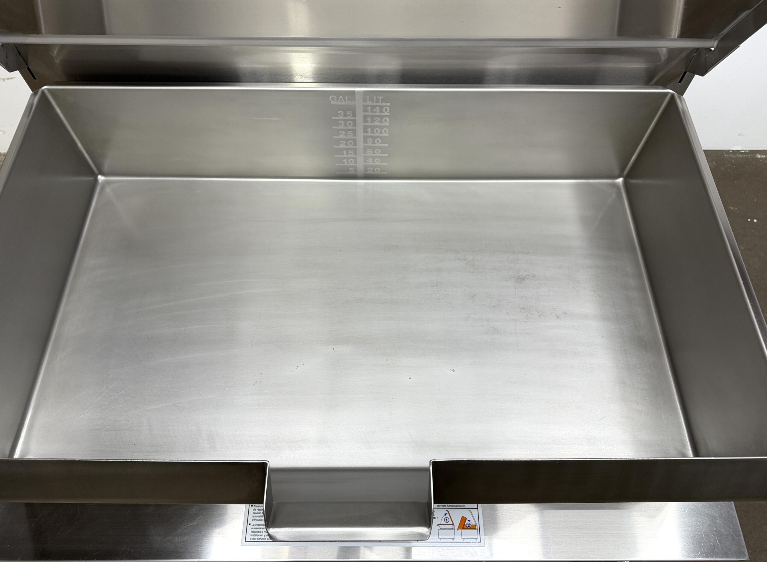 Cleveland 40 gallon, Natural gas, Braising pan (Refurbished w/Warranty) - Image 7