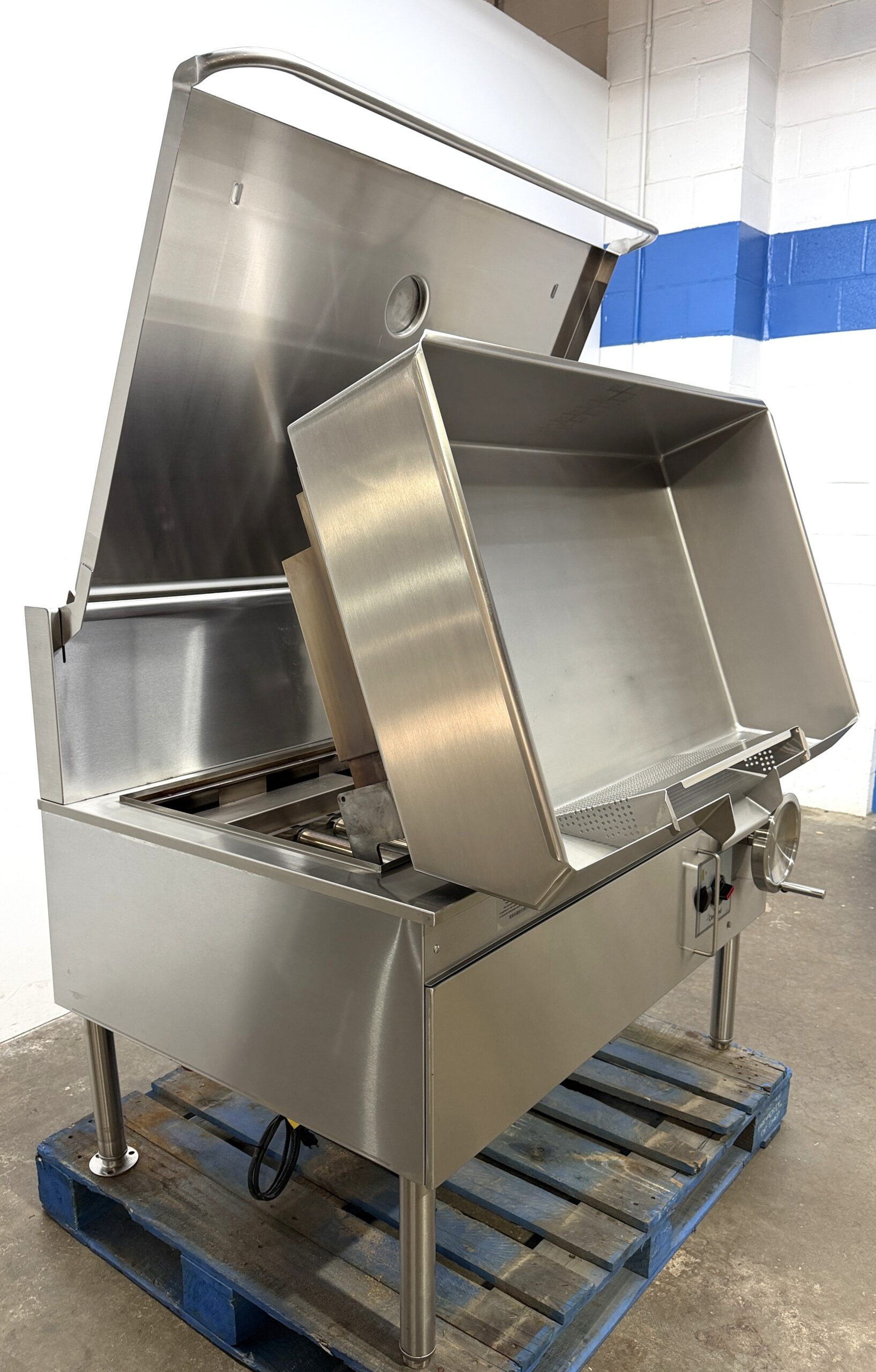 Cleveland 40 gallon, Natural gas, Braising pan (Refurbished w/Warranty) - Image 5