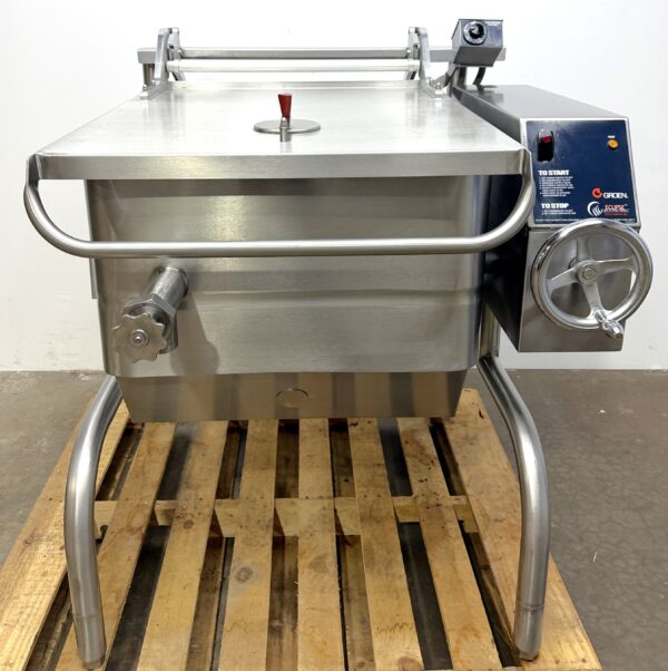 Groen 30 Gallon, Natural gas, braising pan w/ 2" Draw off valve (Refurbished w/WARRANTY)
