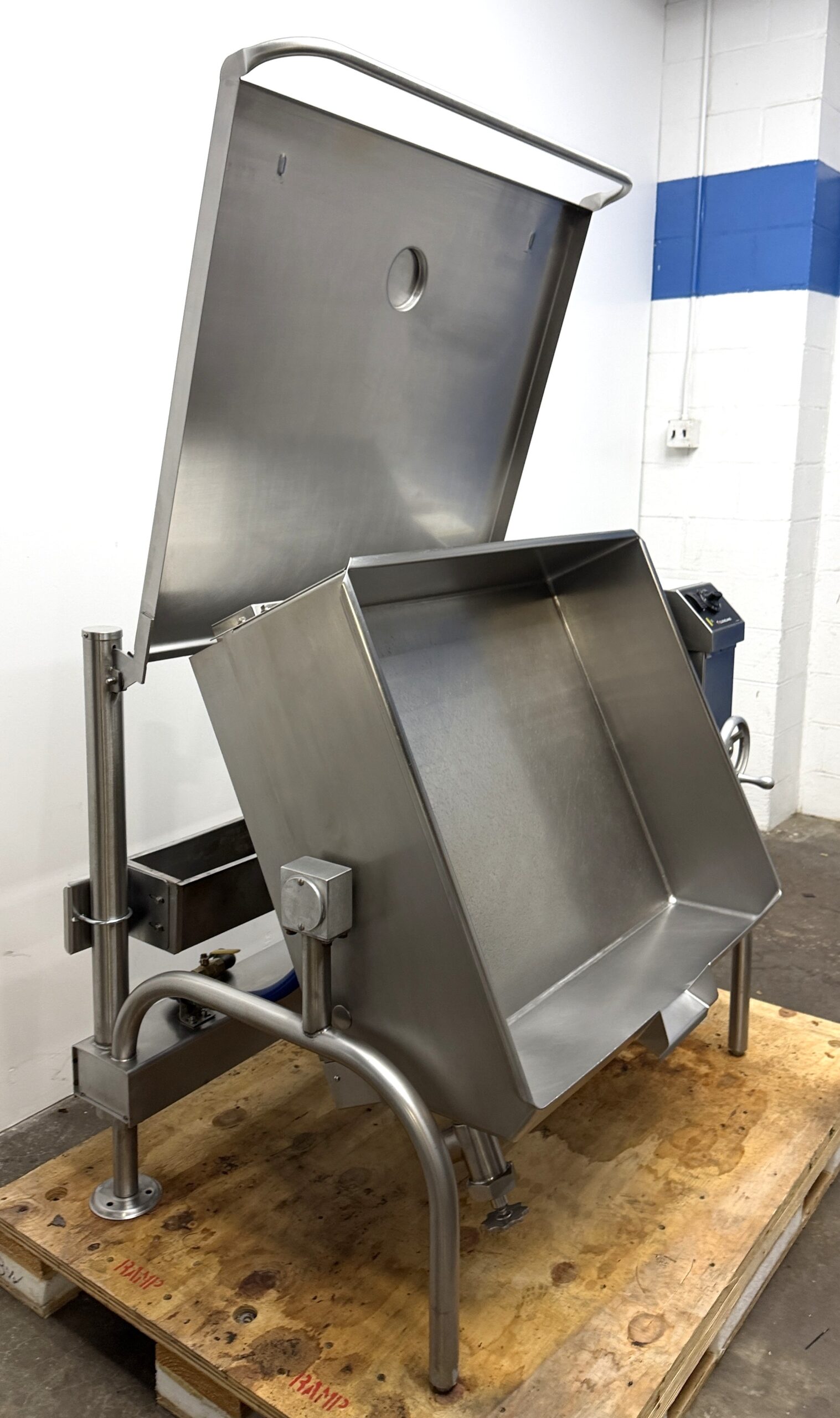 Cleveland 40 gallon, Natural gas, braising pan (Fully Refurbished w/WARRANTY) - Image 4