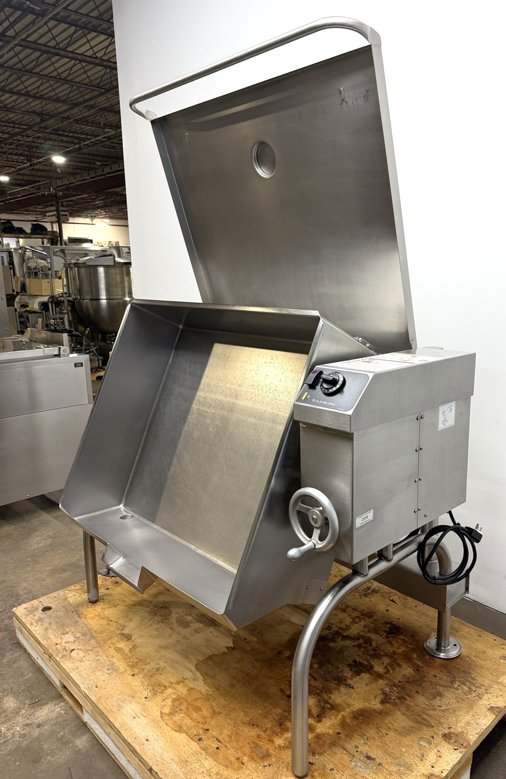 Cleveland 40 gallon, Natural gas, braising pan (Fully Refurbished w/WARRANTY) - Image 3