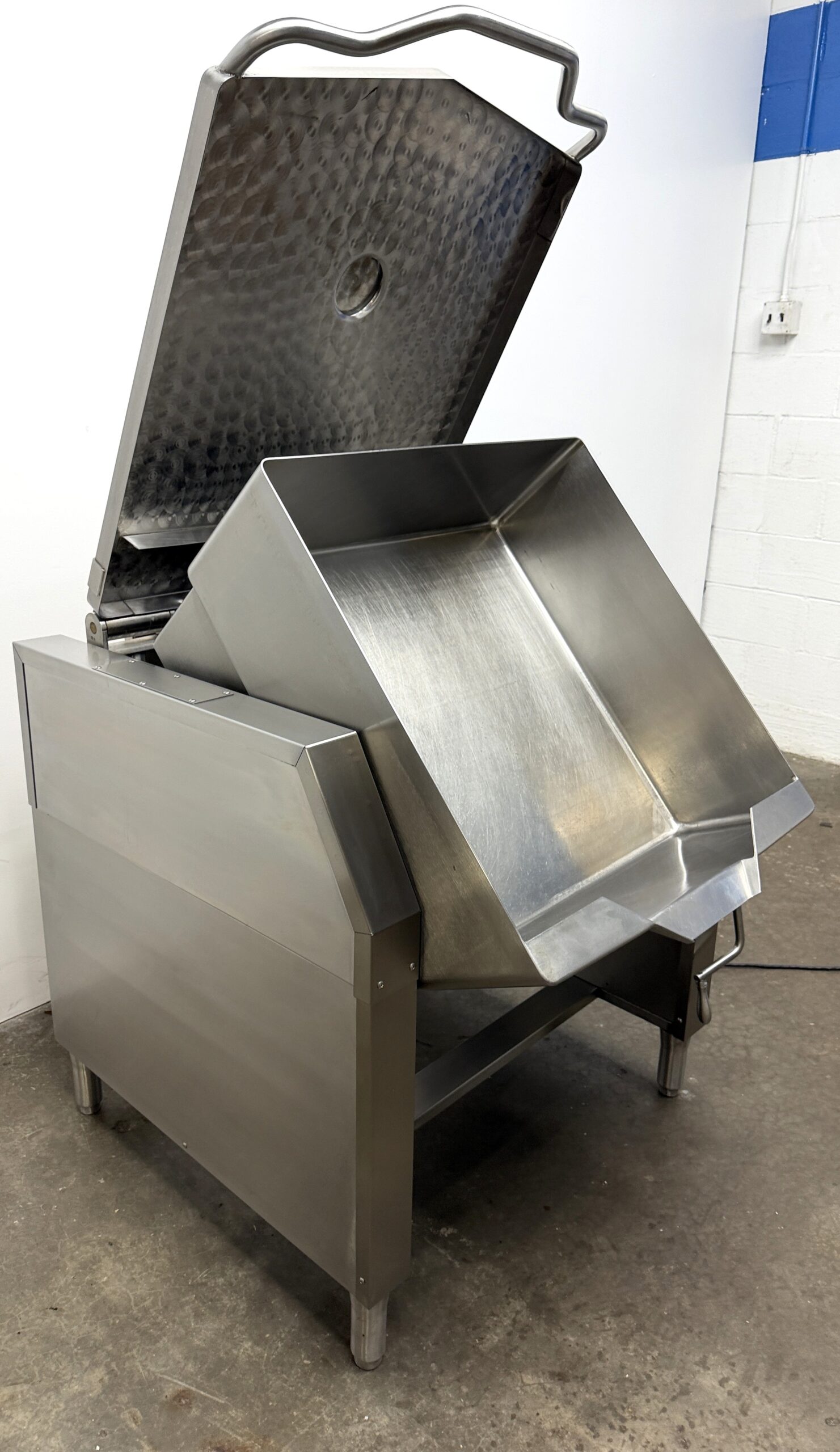 Market Forge 30 Gallon, Natural gas, Power tilt, Braising pan (Refurbished w/WARRANTY) (Copy) - Image 4