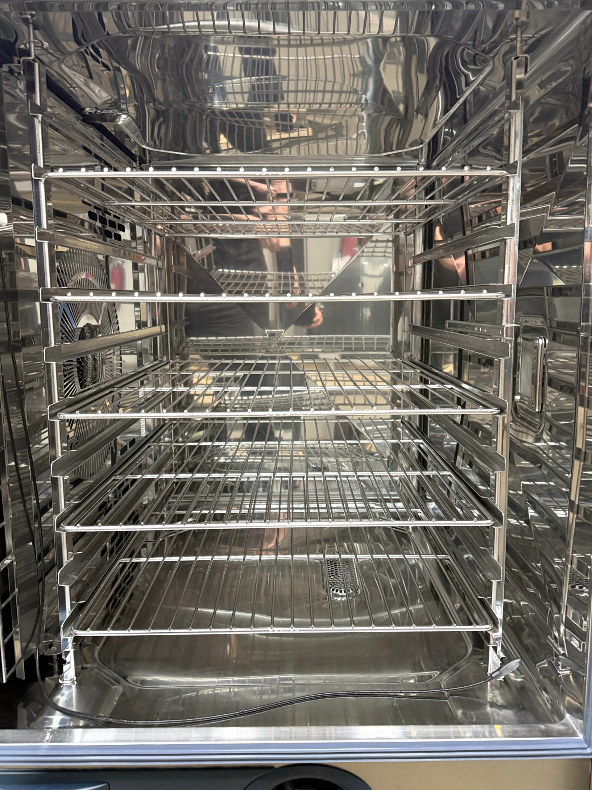 Rational (SCCWE102G) 10 pan/FULL size PROPANE Combi Oven(Refurbished w/Warranty) - Image 5