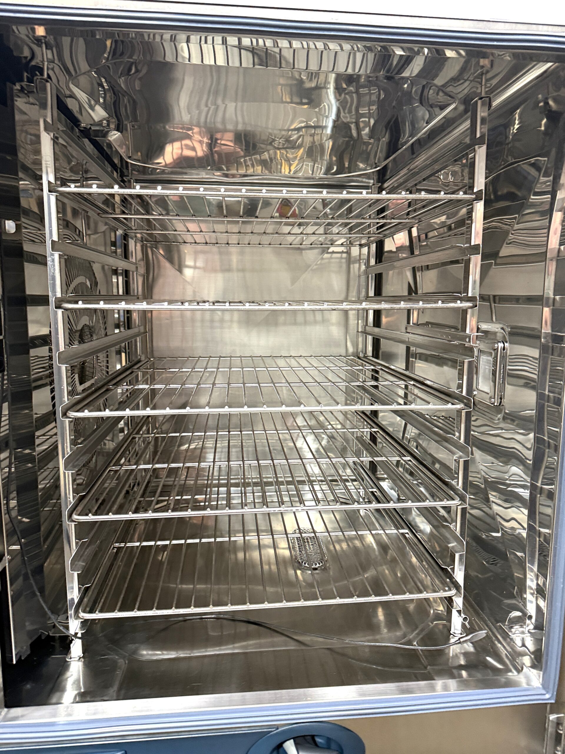 Rational (SCCWE102G) 10 pan/FULL size Natural Gas Combi Oven w/ STAND (Refurbished w/Warranty) - Image 5