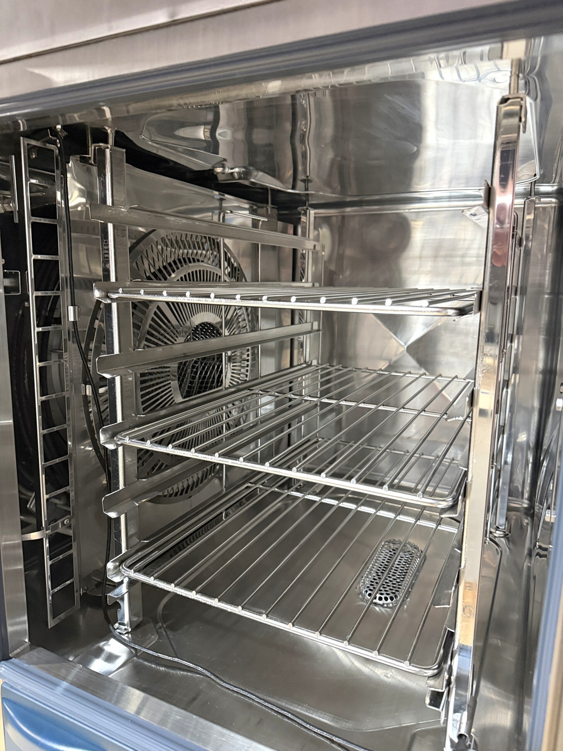 Rational 6 pan, half size, electric combi oven w/ Ultravent Hood (Refurbished w/WARRANTY) SINGLE PHASE ELECTRIC - Image 11