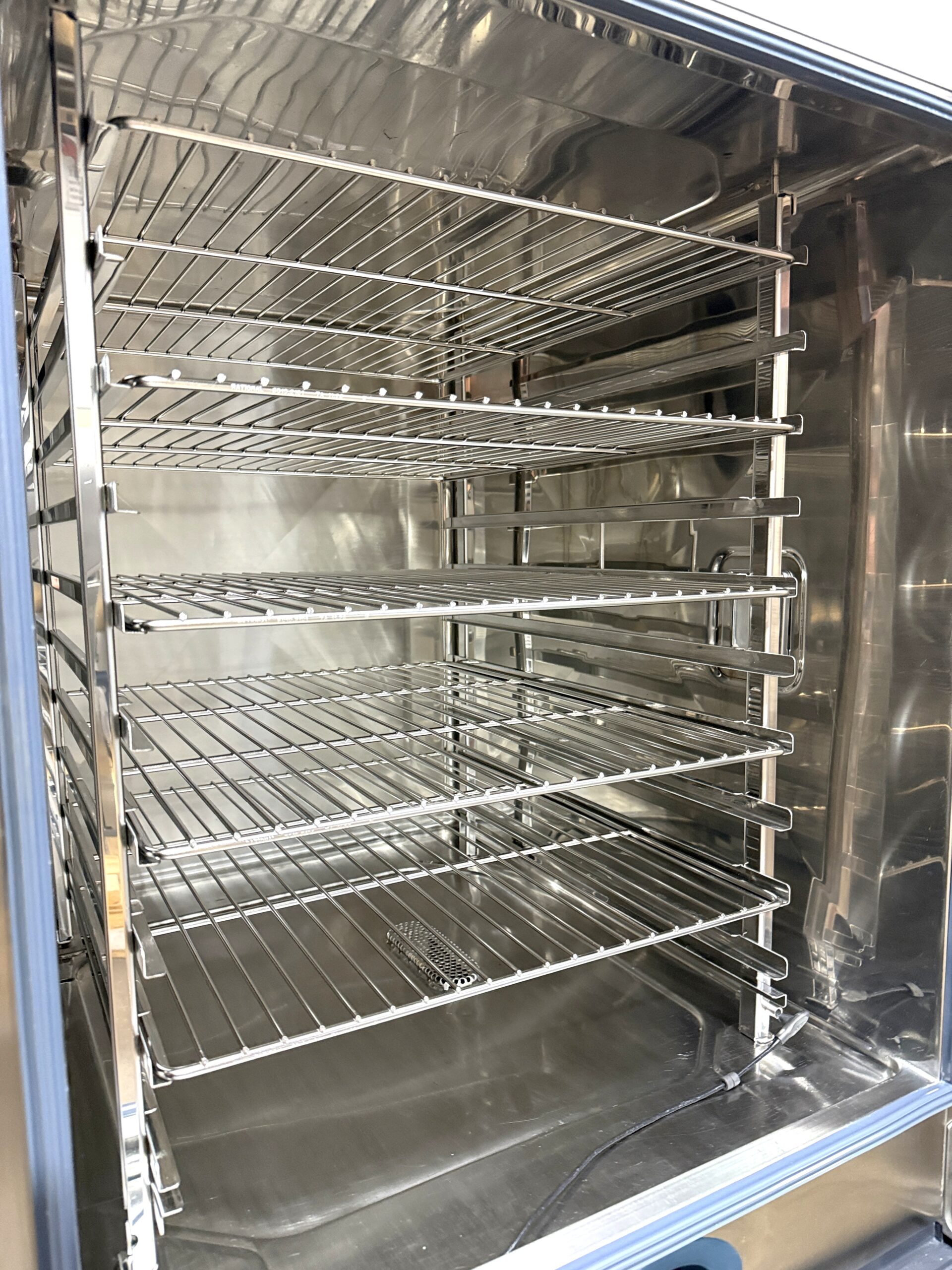 Rational (SCCWE102G) 10 pan/FULL size Natural Gas Combi Oven (Refurbished w/Warranty) - Image 10