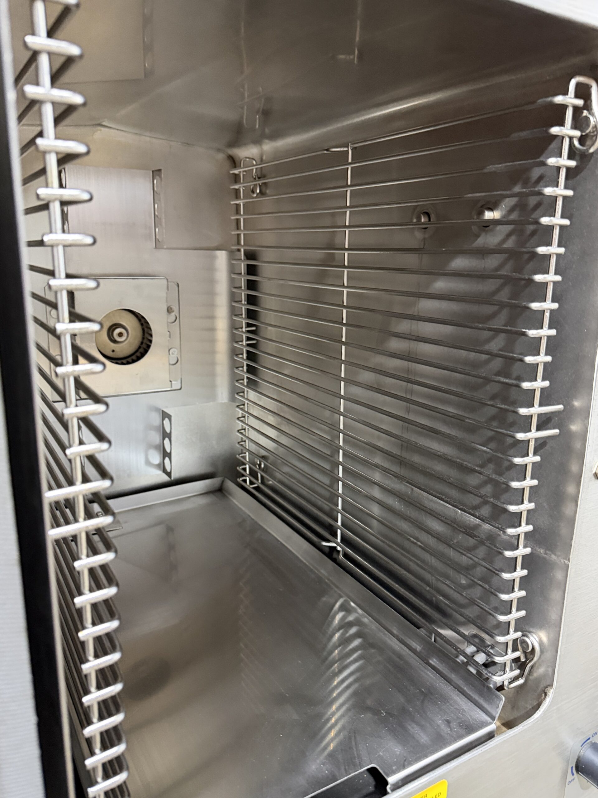 Cleveland 22CET6.1 (6) Pan Electric Countertop Steamer 3 PHASE (Refurbished w/Warranty) (Copy) - Image 10