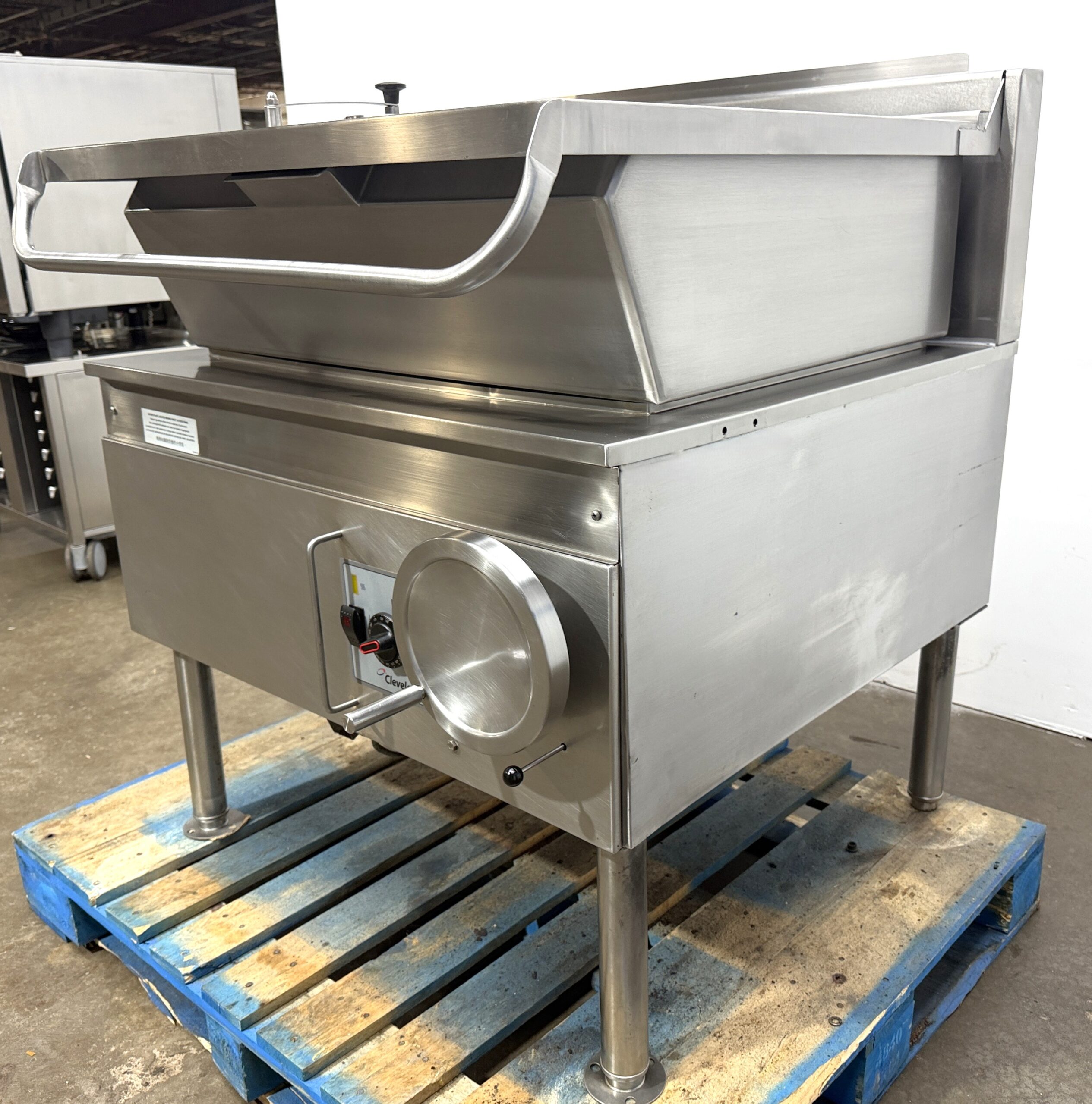 Cleveland 30 gallon, Natural gas, Braising pan (Refurbished w/Warranty) - Image 4