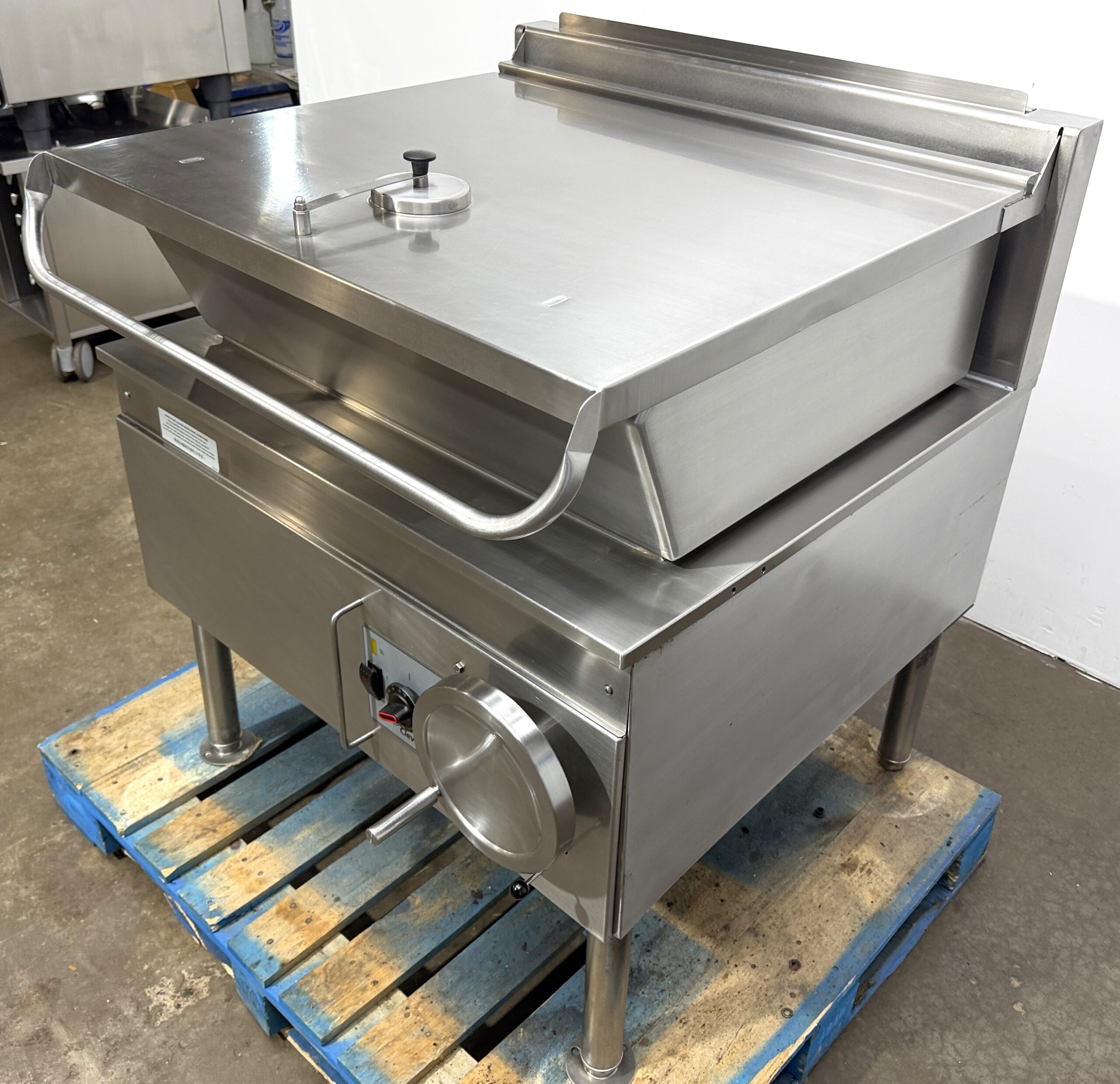 Cleveland 30 gallon, Natural gas, Braising pan (Refurbished w/Warranty) - Image 5