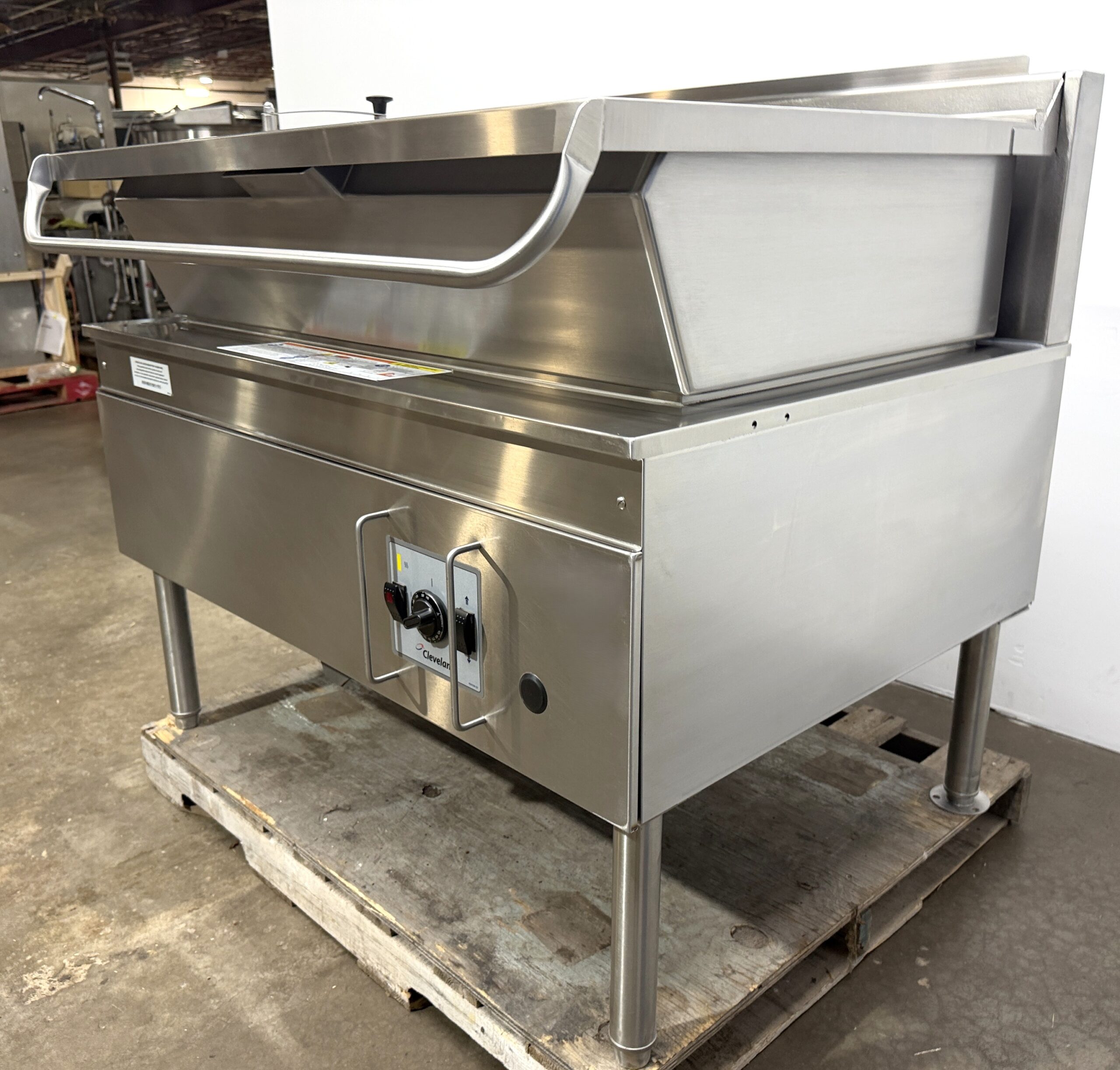 Cleveland 40 gallon, Natural gas, Braising pan w/ Power Tilt (Refurbished w/Warranty) - Image 5
