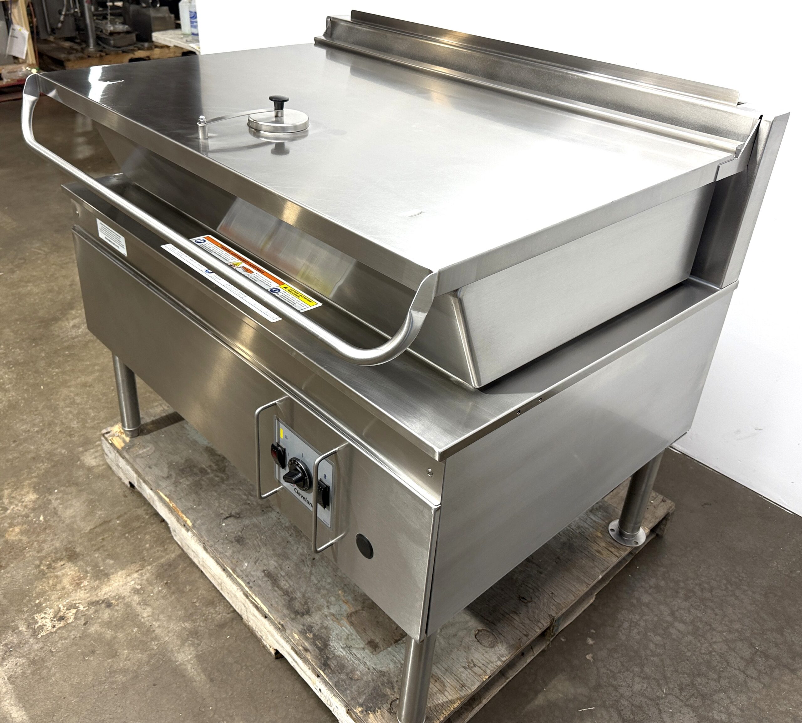 Cleveland 40 gallon, Natural gas, Braising pan w/ Power Tilt (Refurbished w/Warranty) - Image 4