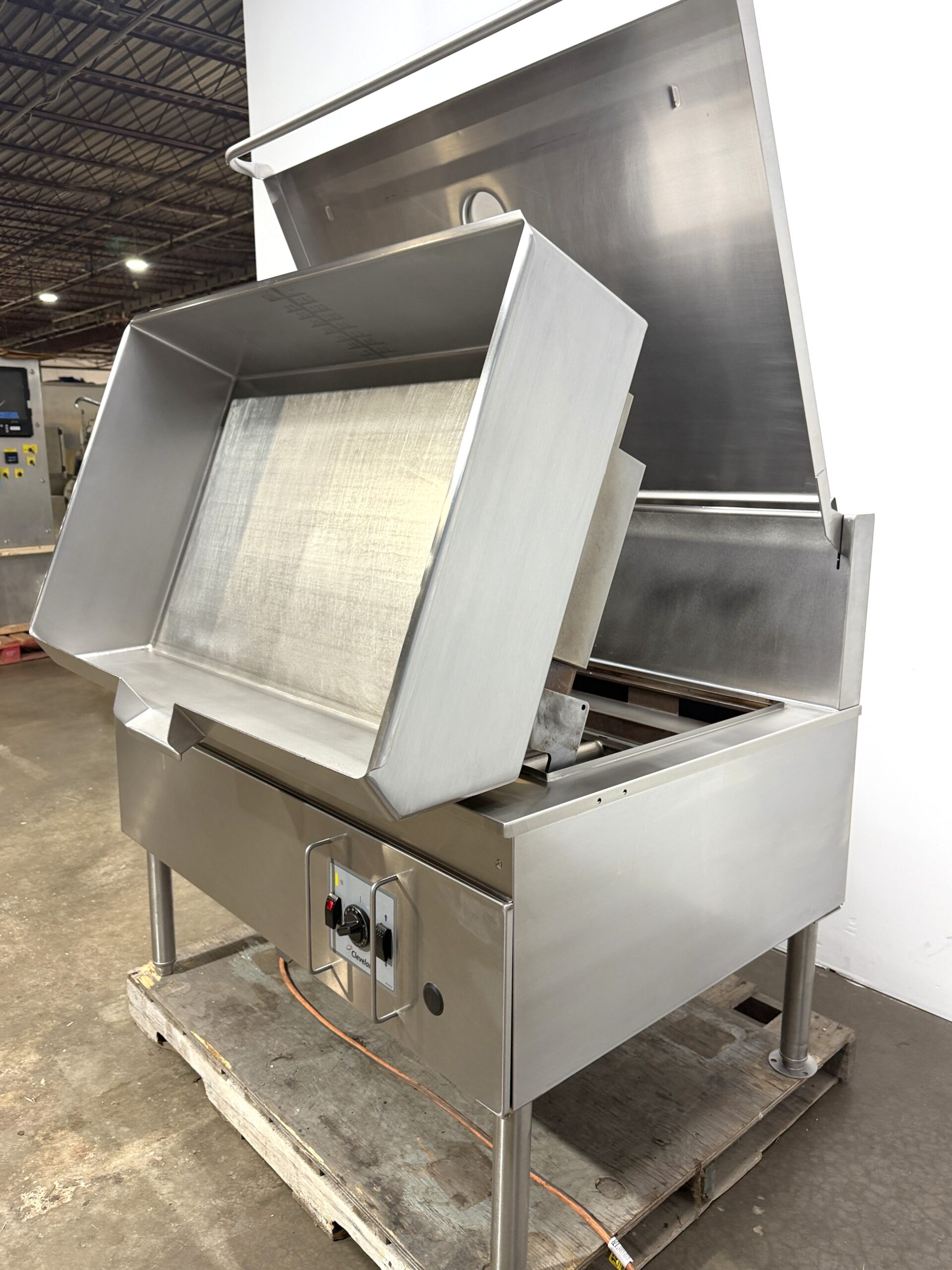 Cleveland 40 gallon, Natural gas, Braising pan w/ Power Tilt (Refurbished w/Warranty) - Image 16