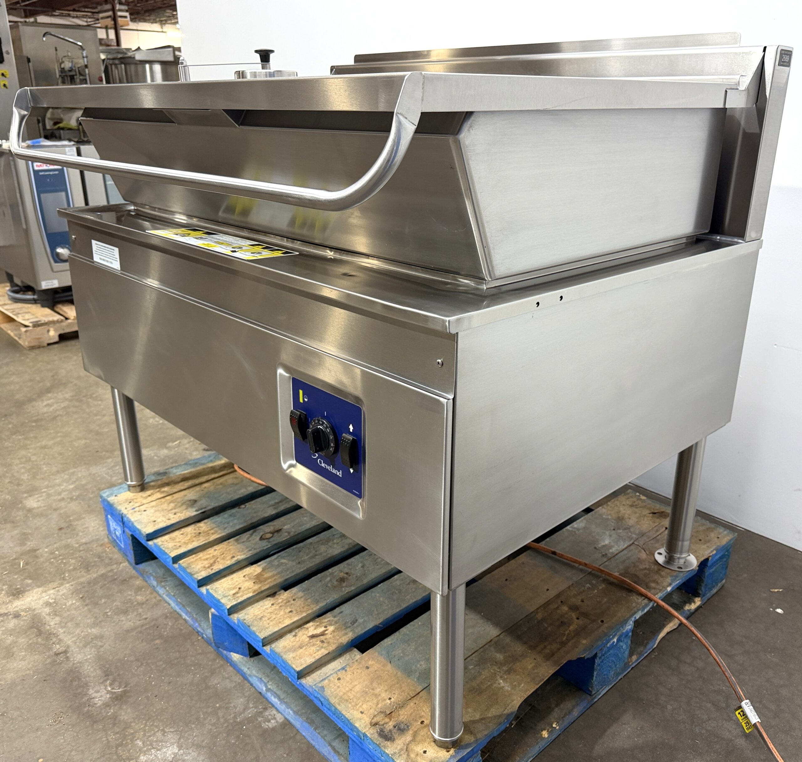 Cleveland 40 gallon, Natural gas, Braising pan w/ Power Tilt (Refurbished w/Warranty) - Image 4