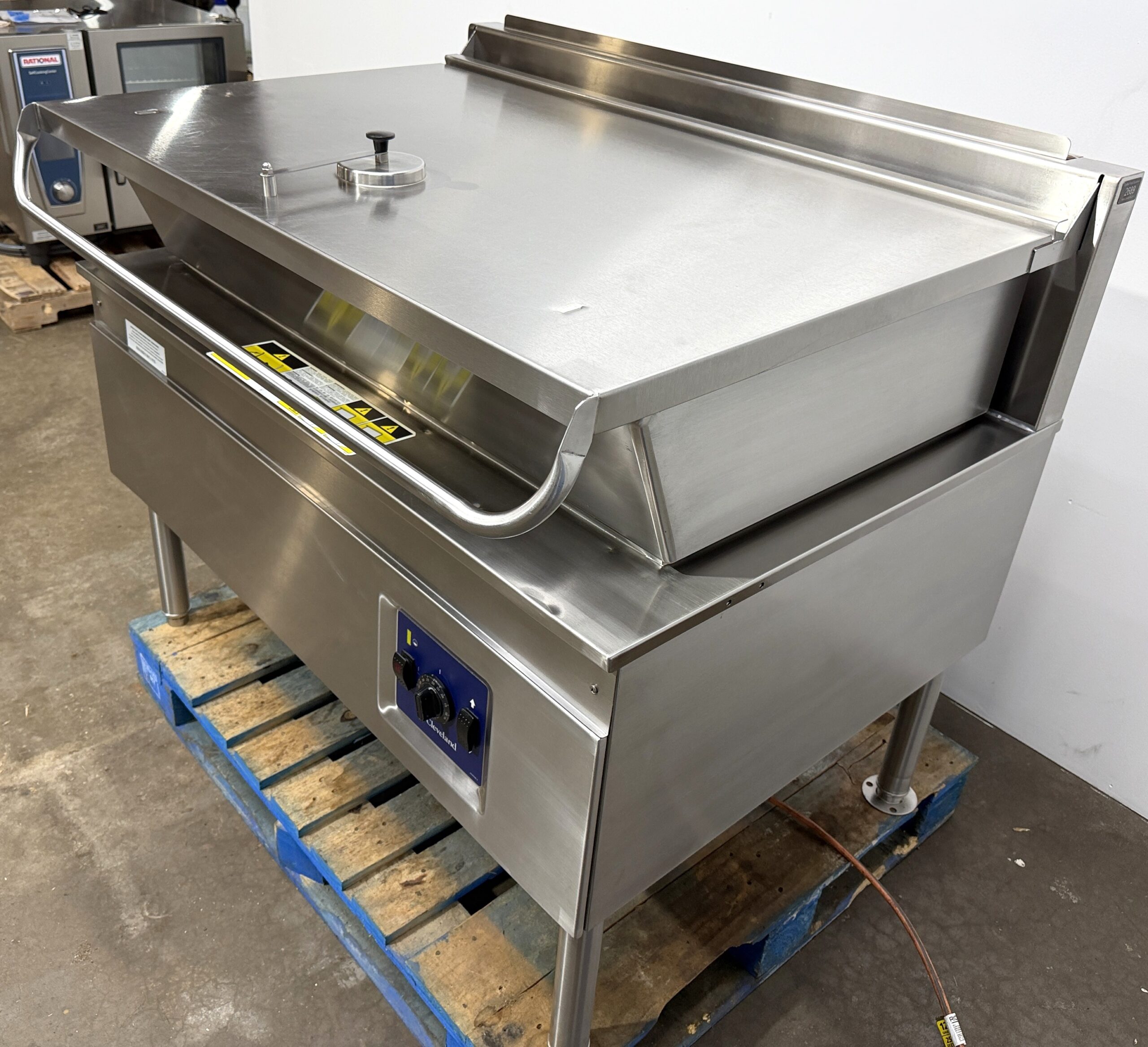 Cleveland 40 gallon, Natural gas, Braising pan w/ Power Tilt (Refurbished w/Warranty) - Image 5