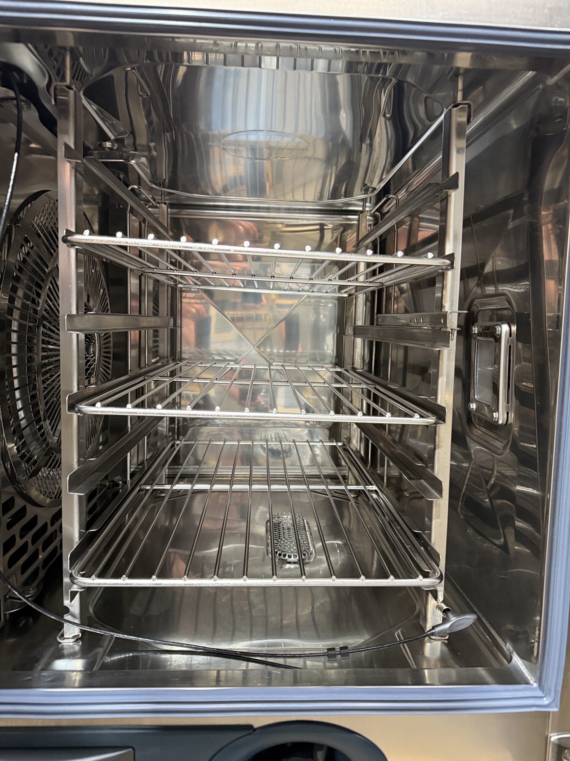Rational 6 pan/ half size, electric combi oven (Fully refurbished ... Guaranteed to function as intended) - Image 15