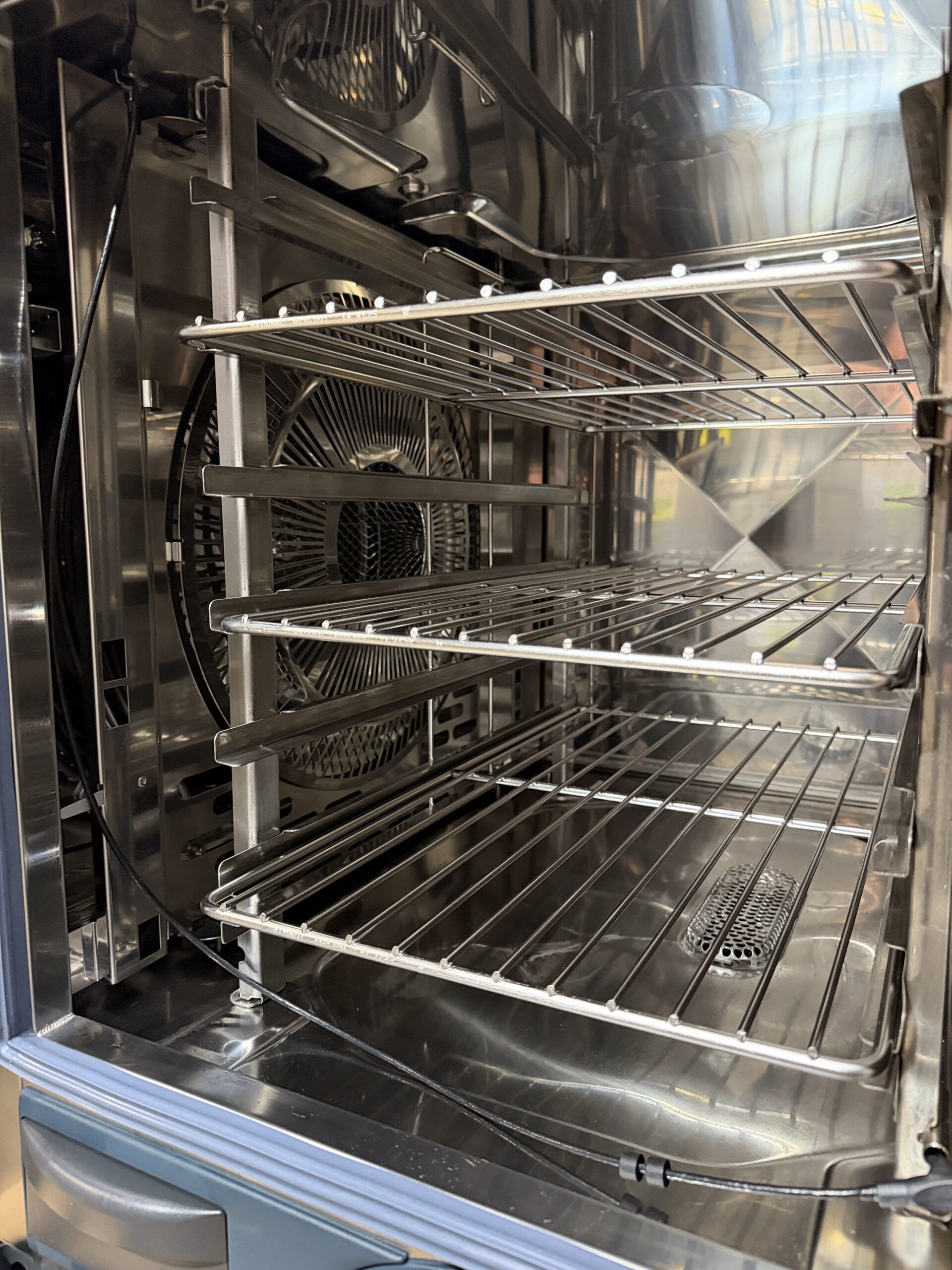 Rational 6 pan/ half size, electric combi oven (Fully refurbished ... Guaranteed to function as intended) - Image 13