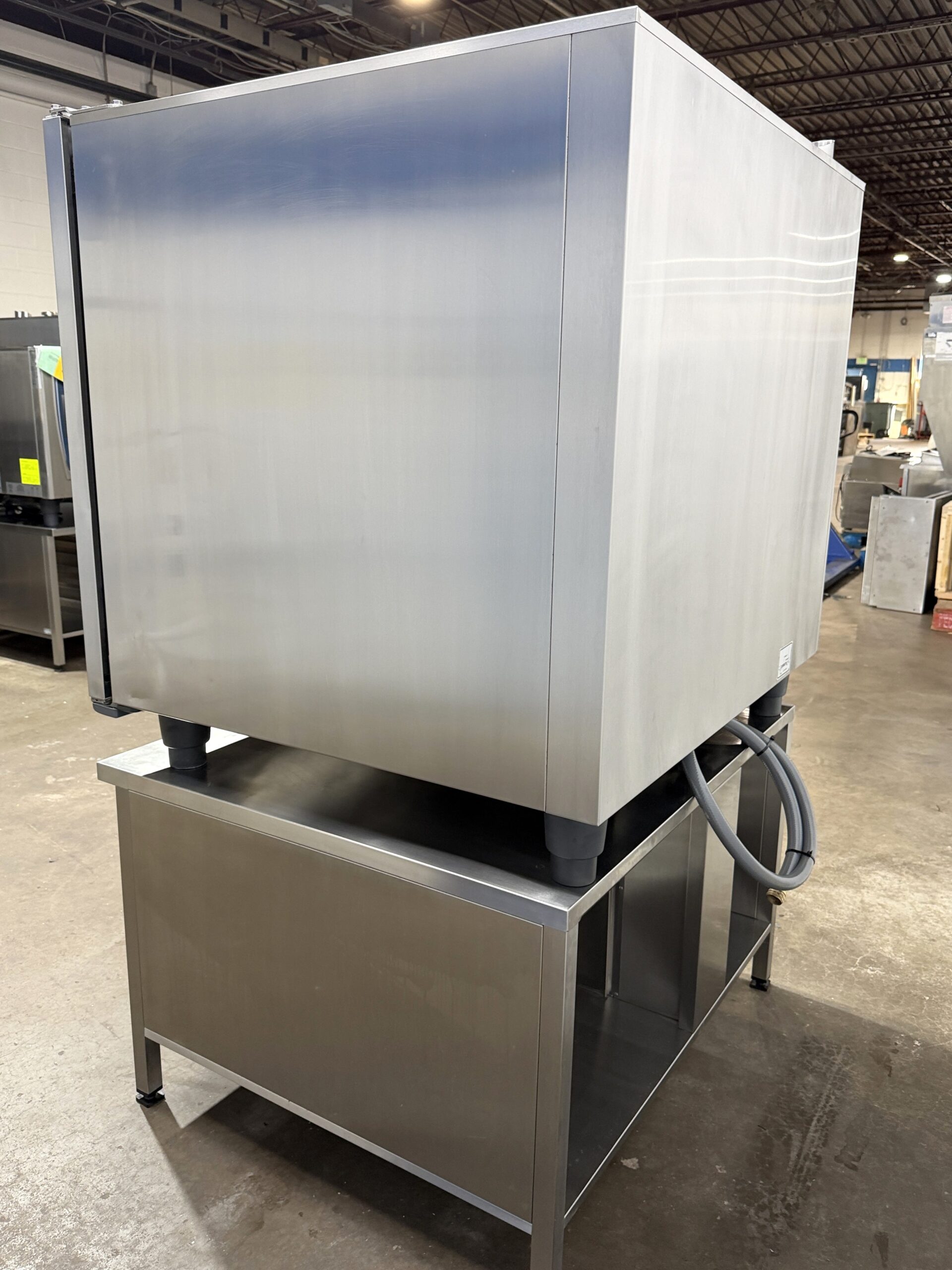 Rational (SCCWE102G) 10 pan/FULL size Natural Gas Combi Oven w/ STAND (Refurbished w/Warranty) - Image 5
