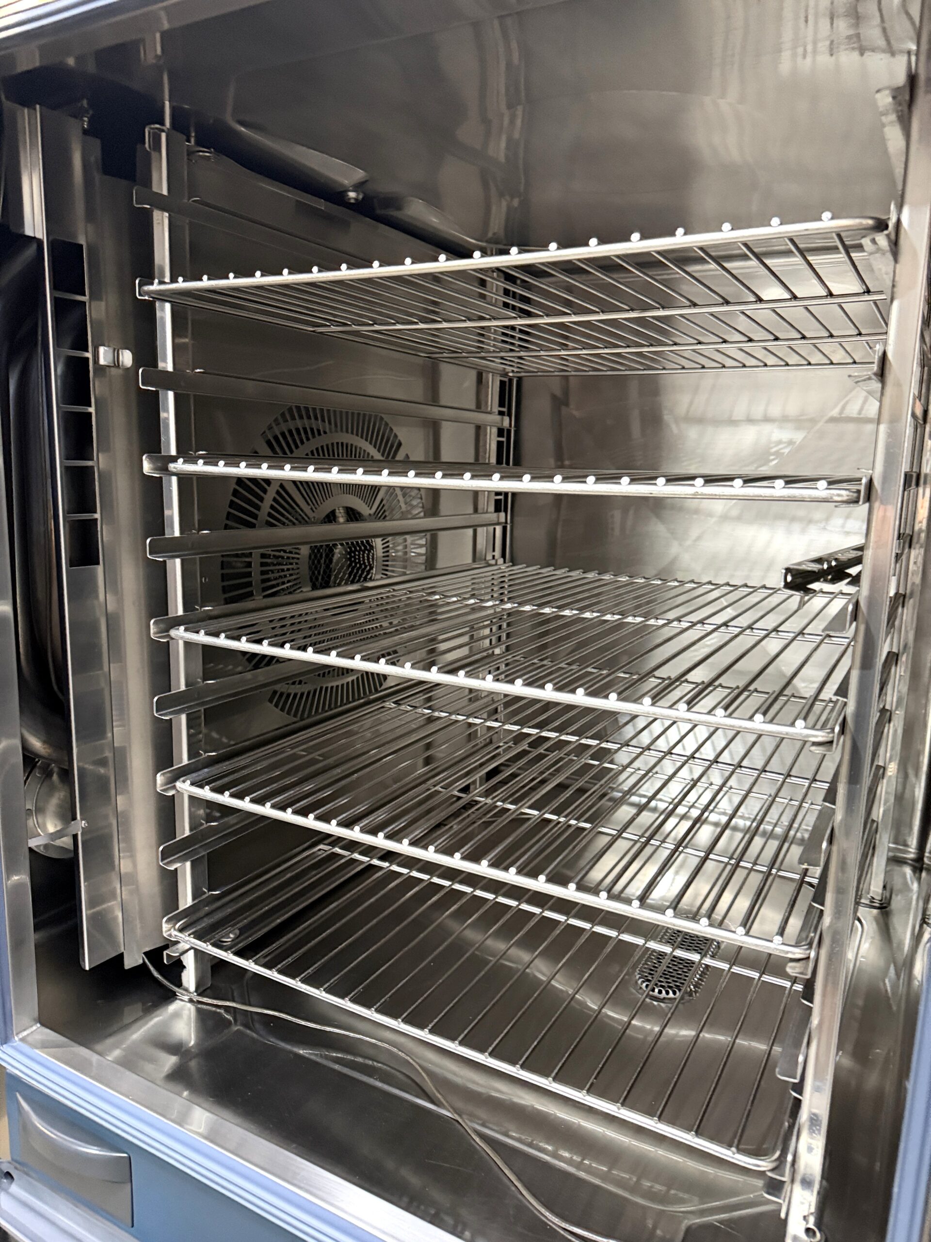 Rational (SCCWE102G) 10 pan/FULL size Natural Gas Combi Oven w/ STAND (Refurbished w/Warranty) - Image 11
