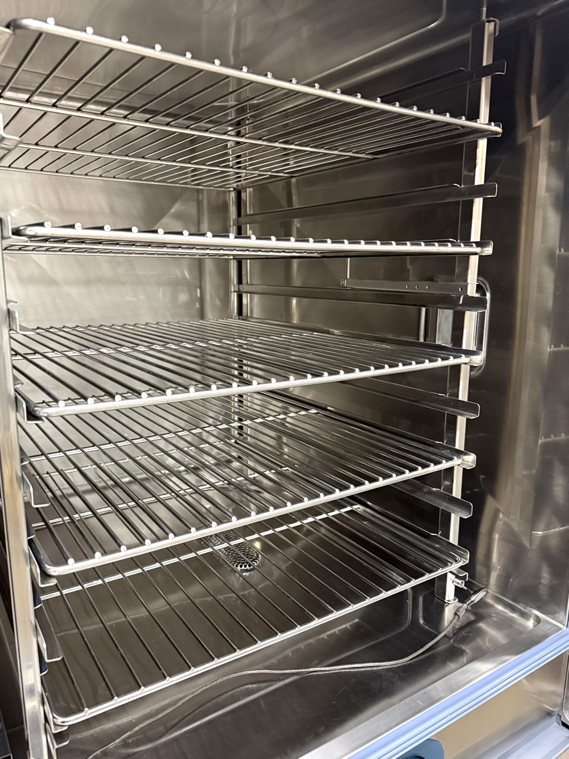 Rational (SCCWE102G) 10 pan/FULL size Natural Gas Combi Oven w/ STAND (Refurbished w/Warranty) - Image 10