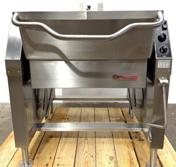 Market Forge 30 Gallon, Natural gas, Power tilt, Braising pan (Refurbished w/WARRANTY) (Copy)