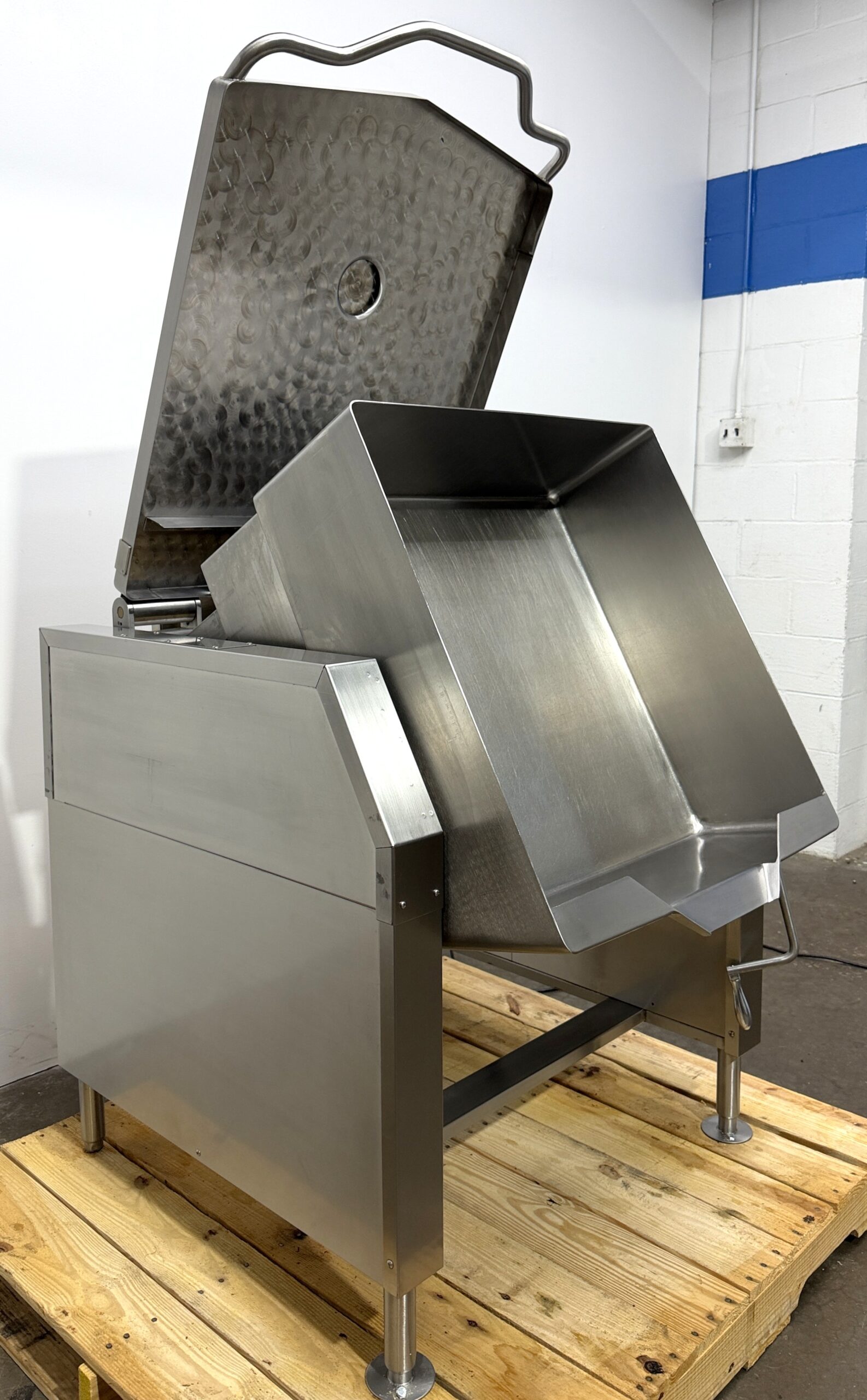 Market Forge 30 Gallon, Natural gas, Power tilt, Braising pan (Refurbished w/WARRANTY) - Image 3