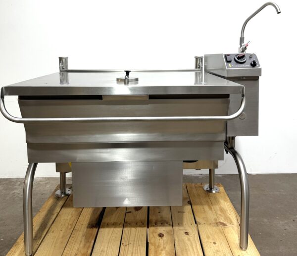 2021 Cleveland 40 gallon, Natural gas, Braising pan w/ Power Tilt (Refurbished w/Warranty)