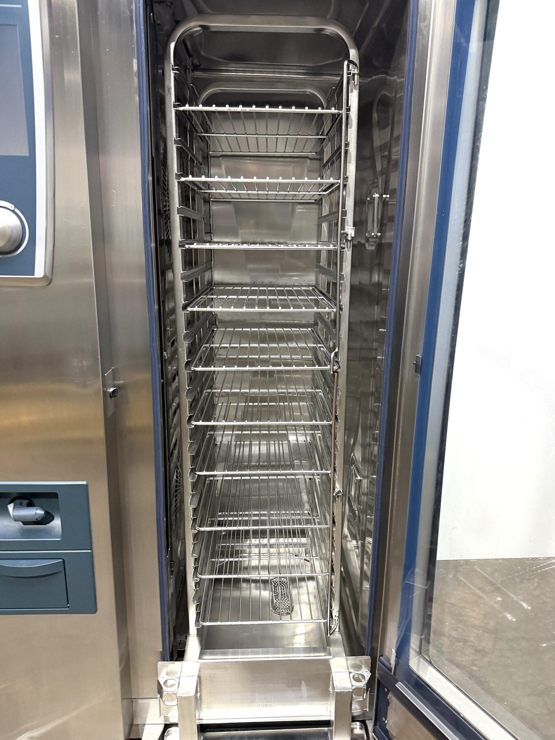 Rational SCCWE201G Natural Gas 20 pan, half size Combi oven (Refurbished w/WARRANTY) - Image 2