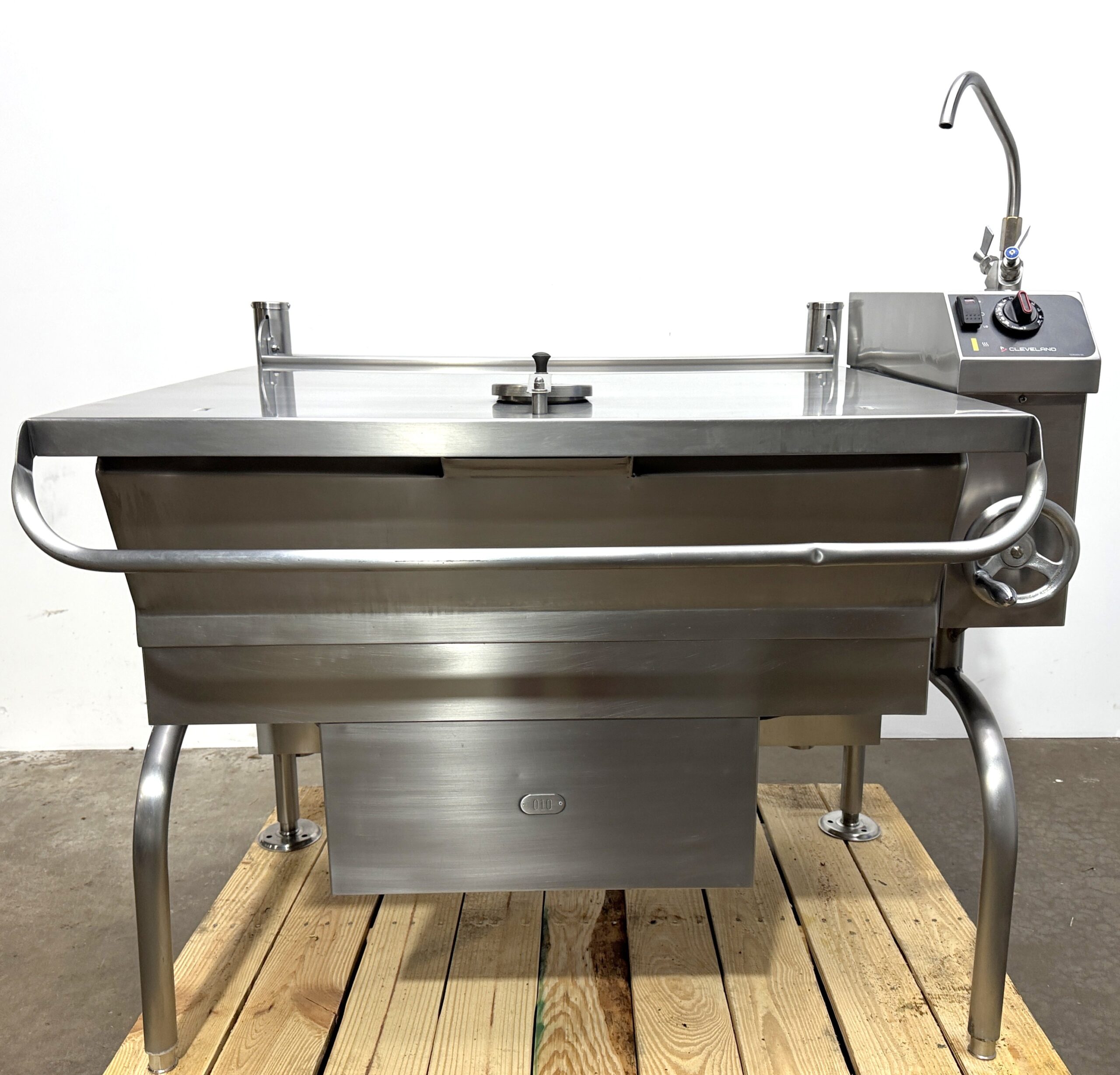 2019 Cleveland 40 gallon, Natural gas, Braising pan w/ Power Tilt (Refurbished w/Warranty) - Image 2