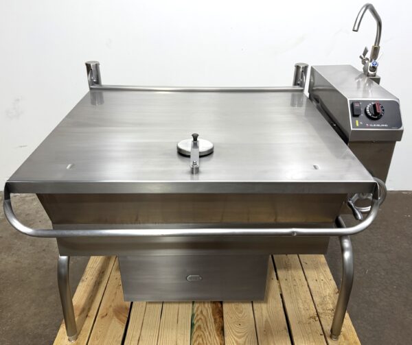 2019 Cleveland 40 gallon, Natural gas, Braising pan w/ Power Tilt (Refurbished w/Warranty)