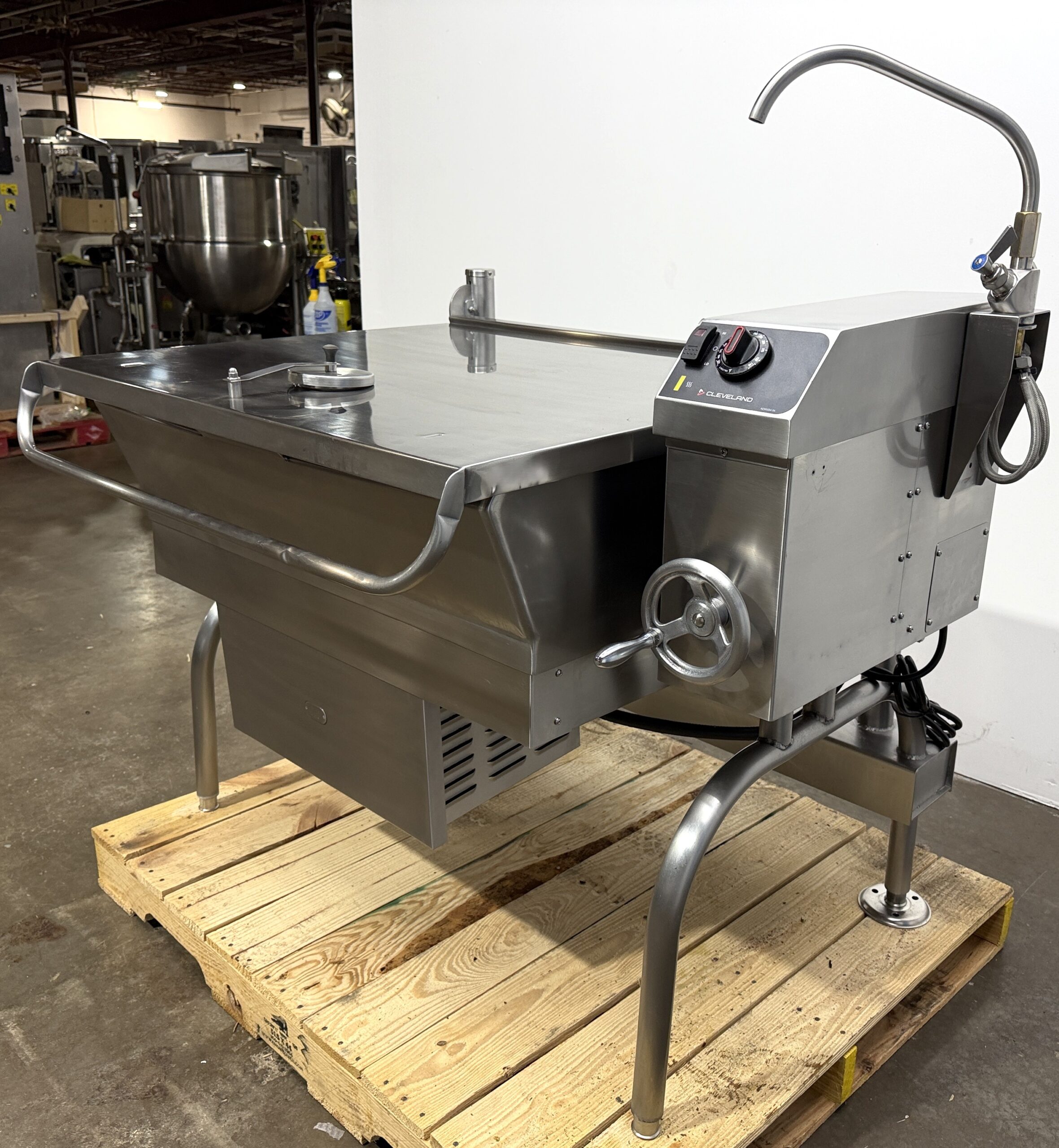 2019 Cleveland 40 gallon, Natural gas, Braising pan w/ Power Tilt (Refurbished w/Warranty) - Image 15