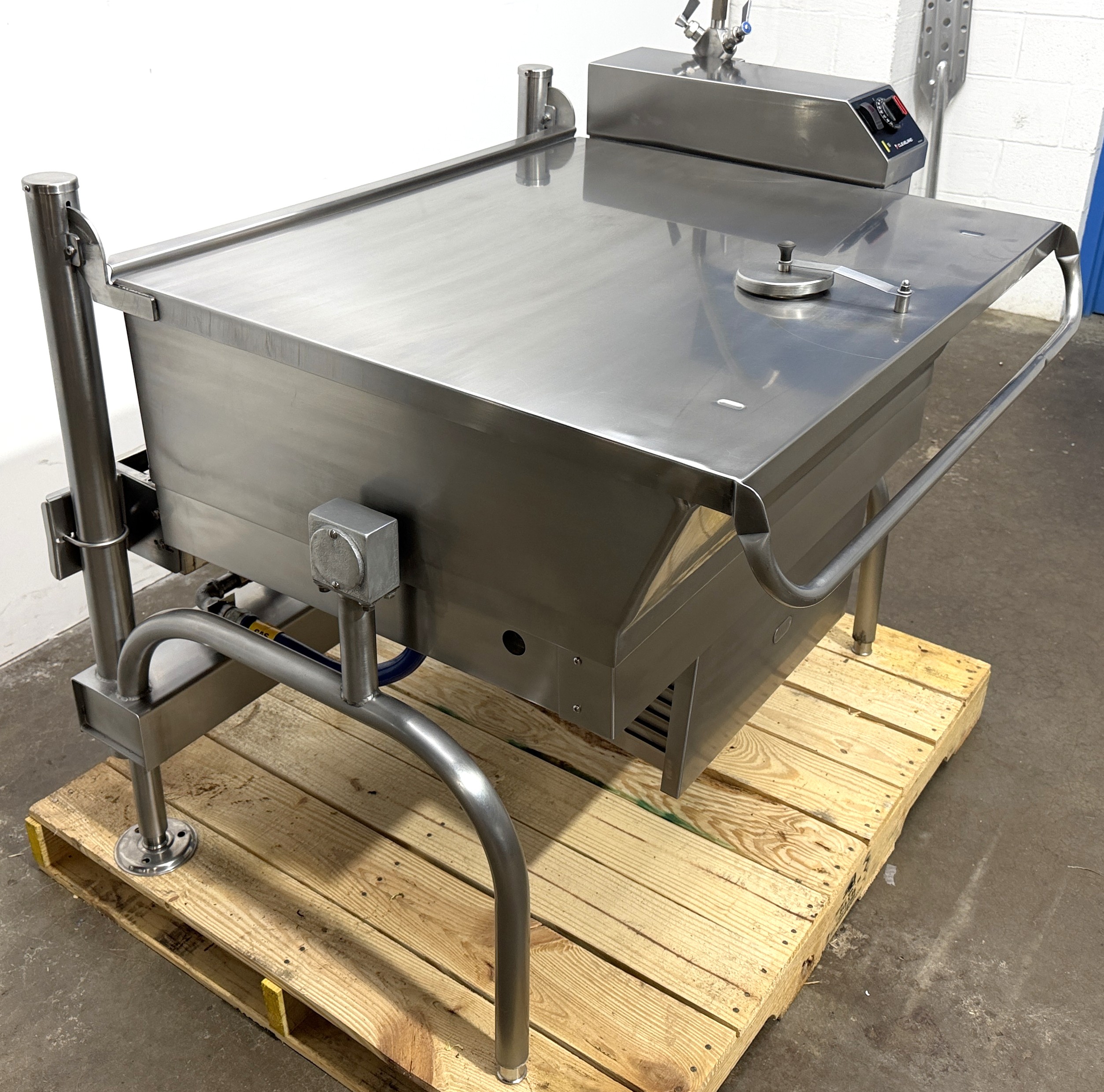 2019 Cleveland 40 gallon, Natural gas, Braising pan w/ Power Tilt (Refurbished w/Warranty) - Image 8