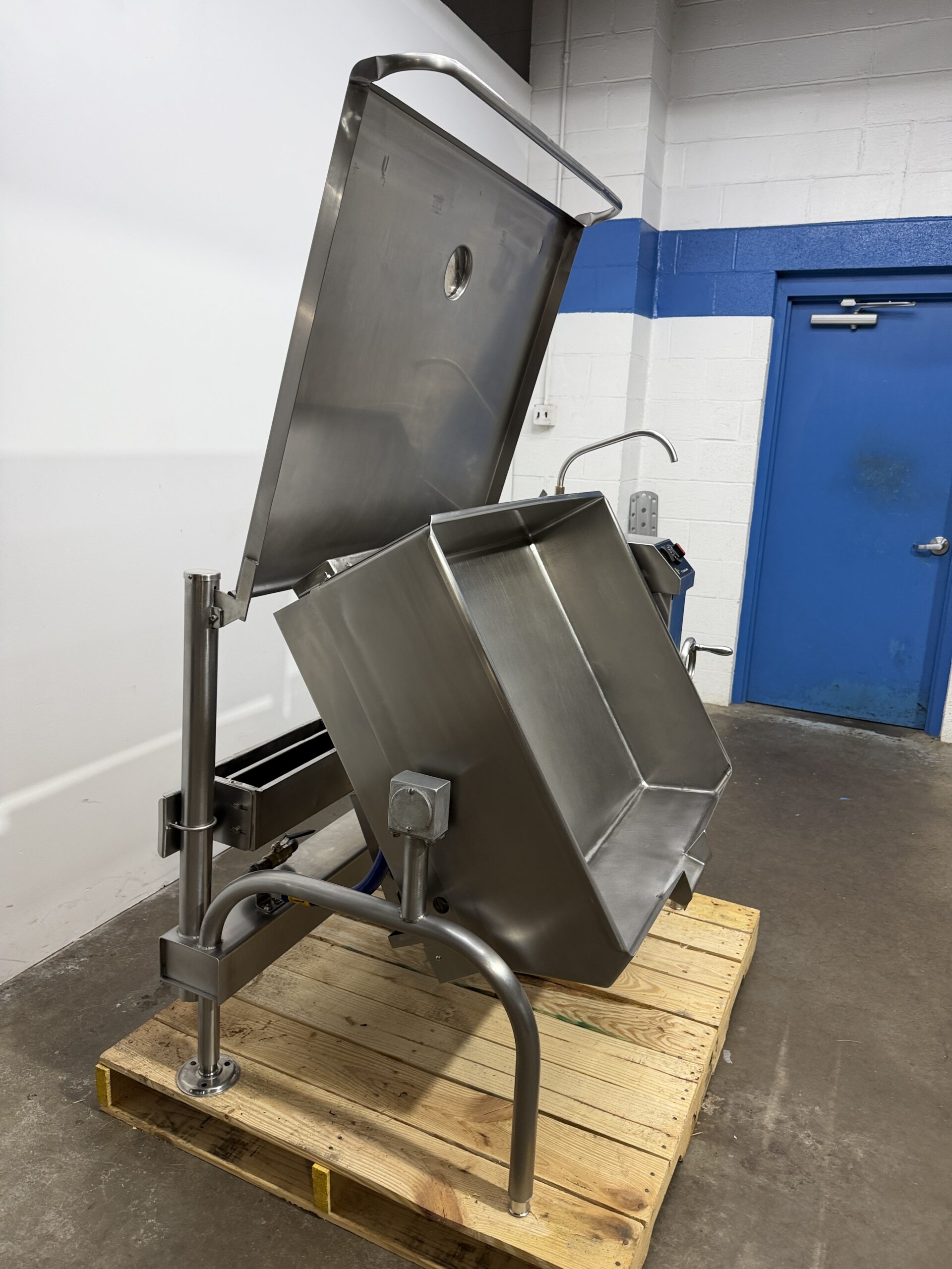 2019 Cleveland 40 gallon, Natural gas, Braising pan w/ Power Tilt (Refurbished w/Warranty) - Image 4